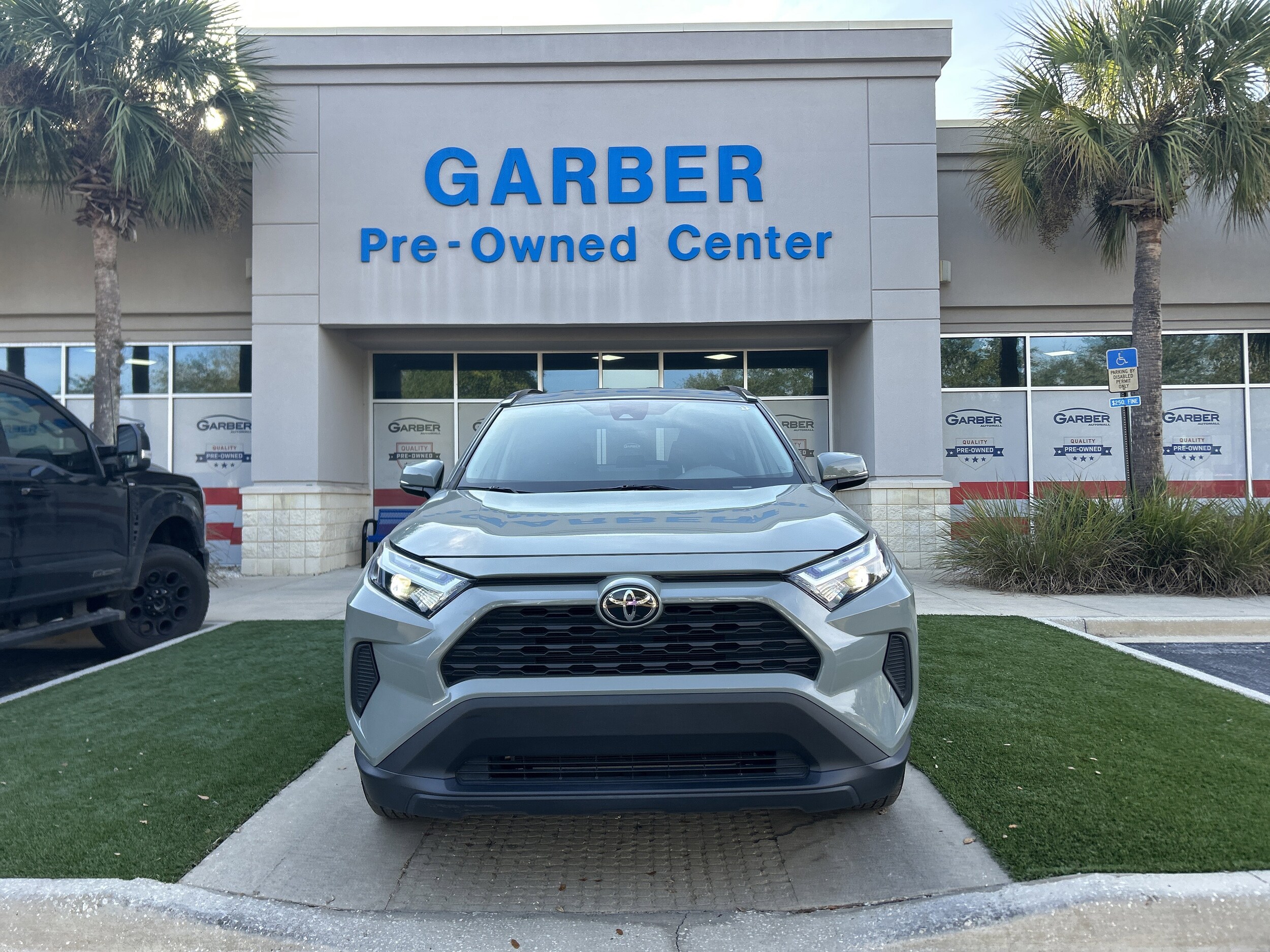 2023 Toyota RAV4 XLE photo 2