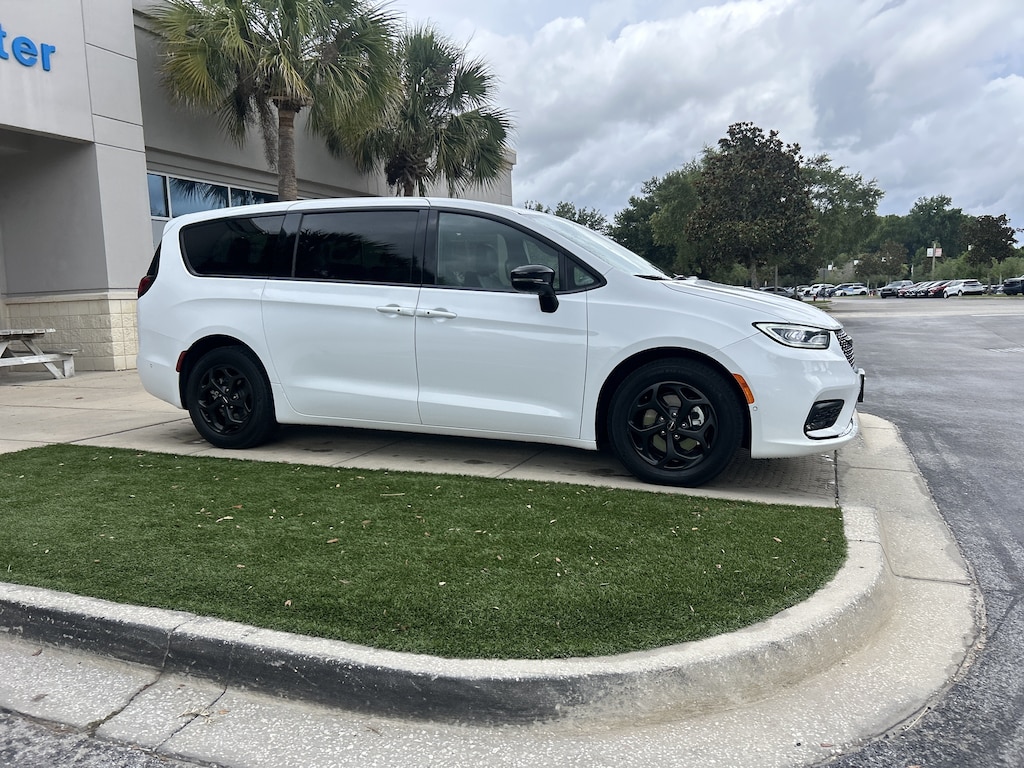 Certified 2024 Chrysler Pacifica Hybrid Select S Appearance Van Passenger Van