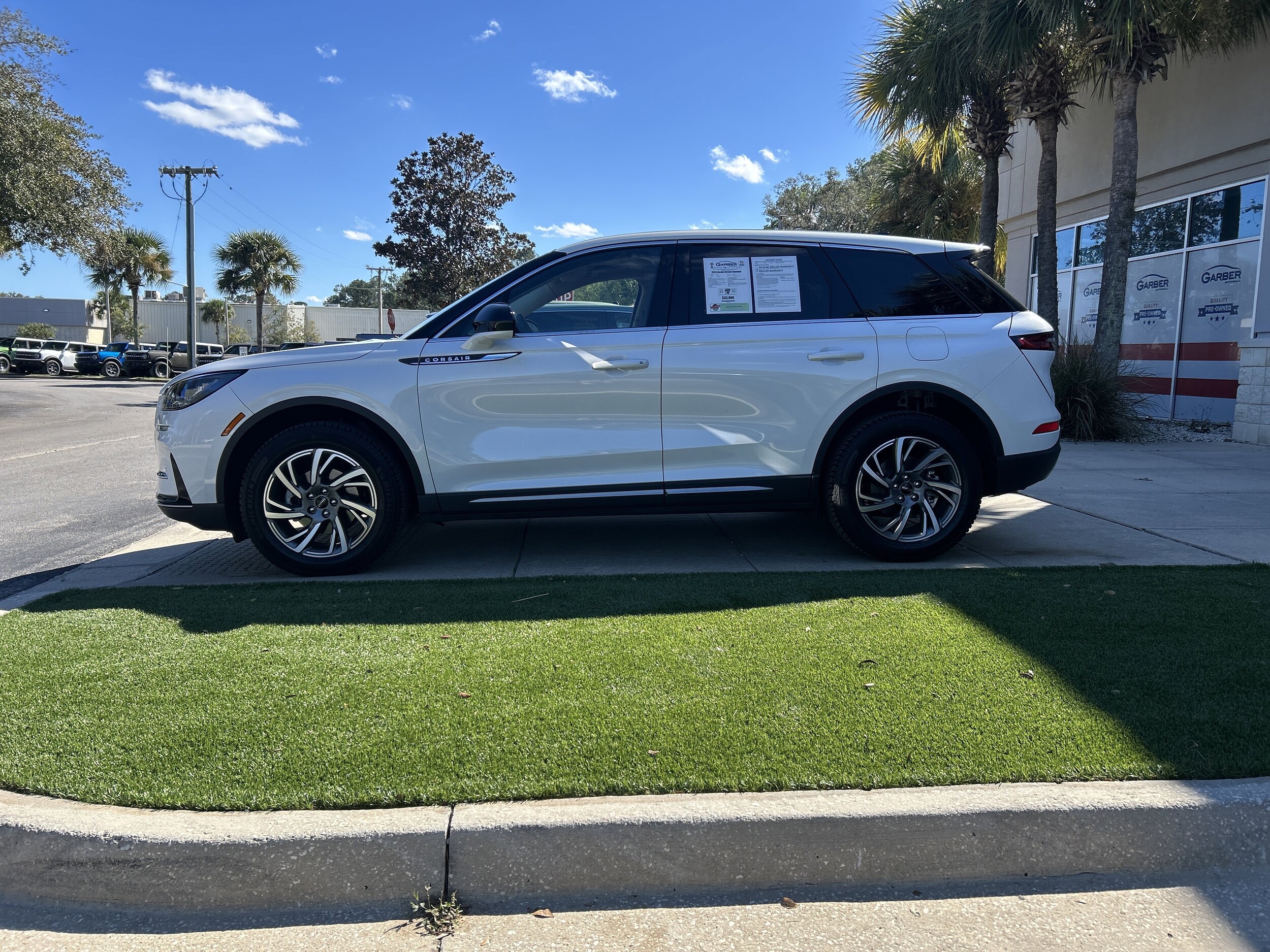 2023 Lincoln Corsair Standard photo 2