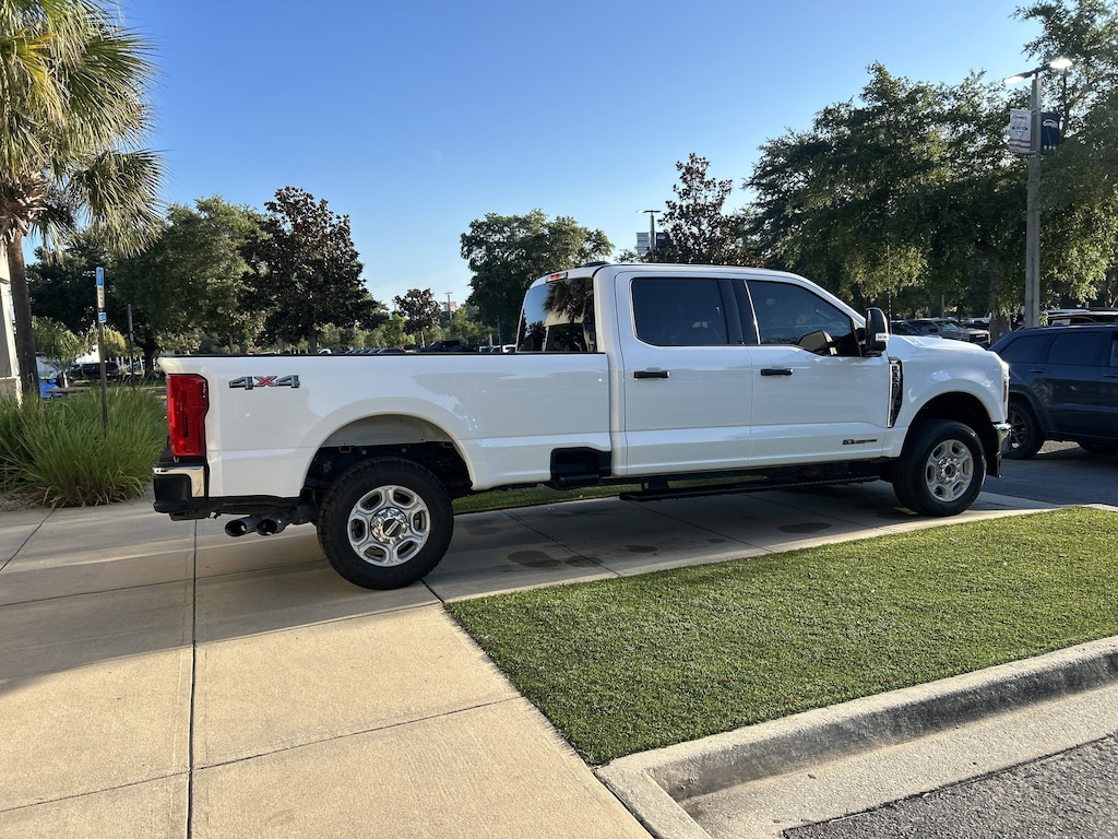 Used 2025 Ford F-350SD XLT Truck Crew Cab