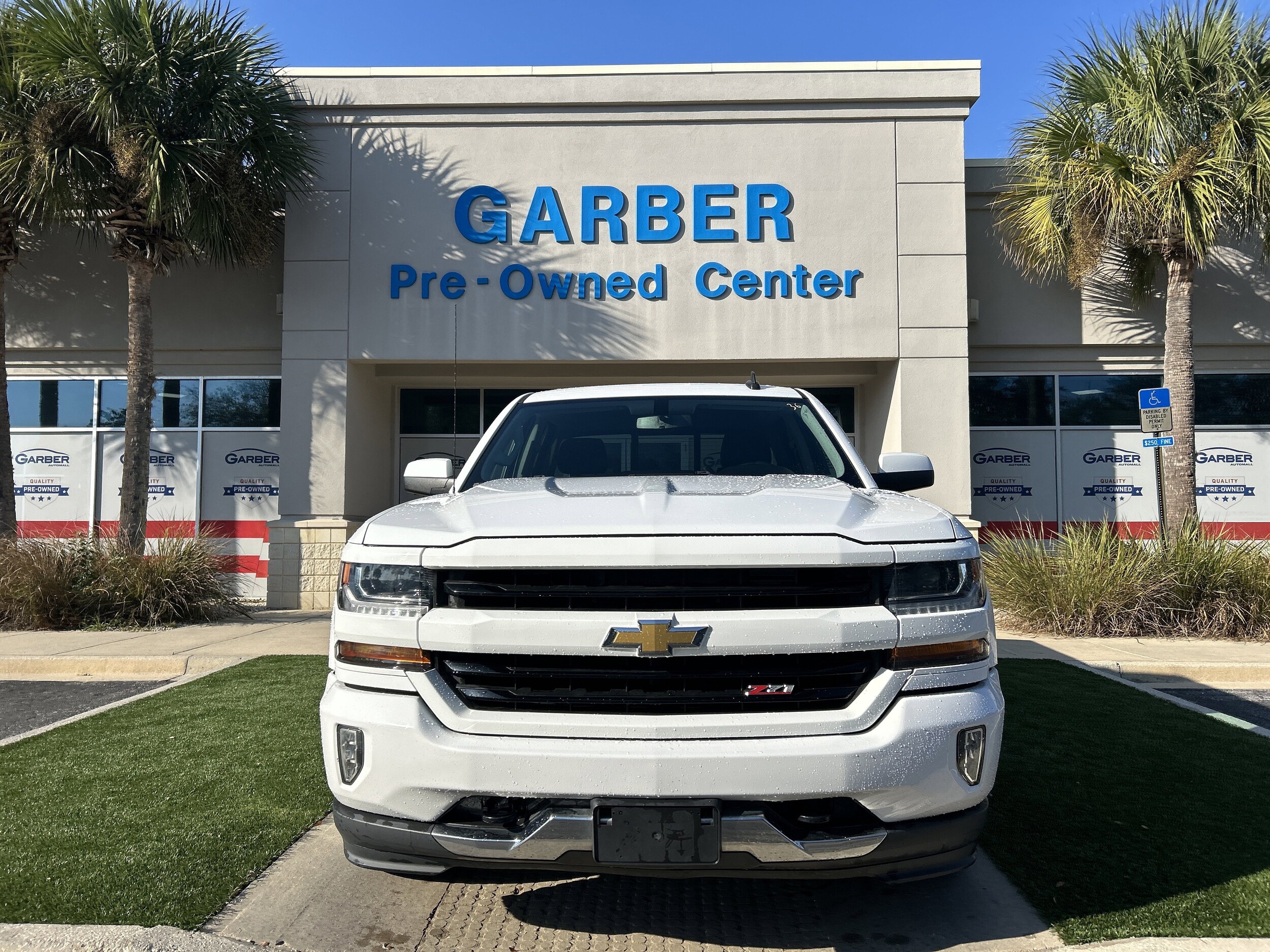 2018 Chevrolet Silverado 1500 LT photo 2