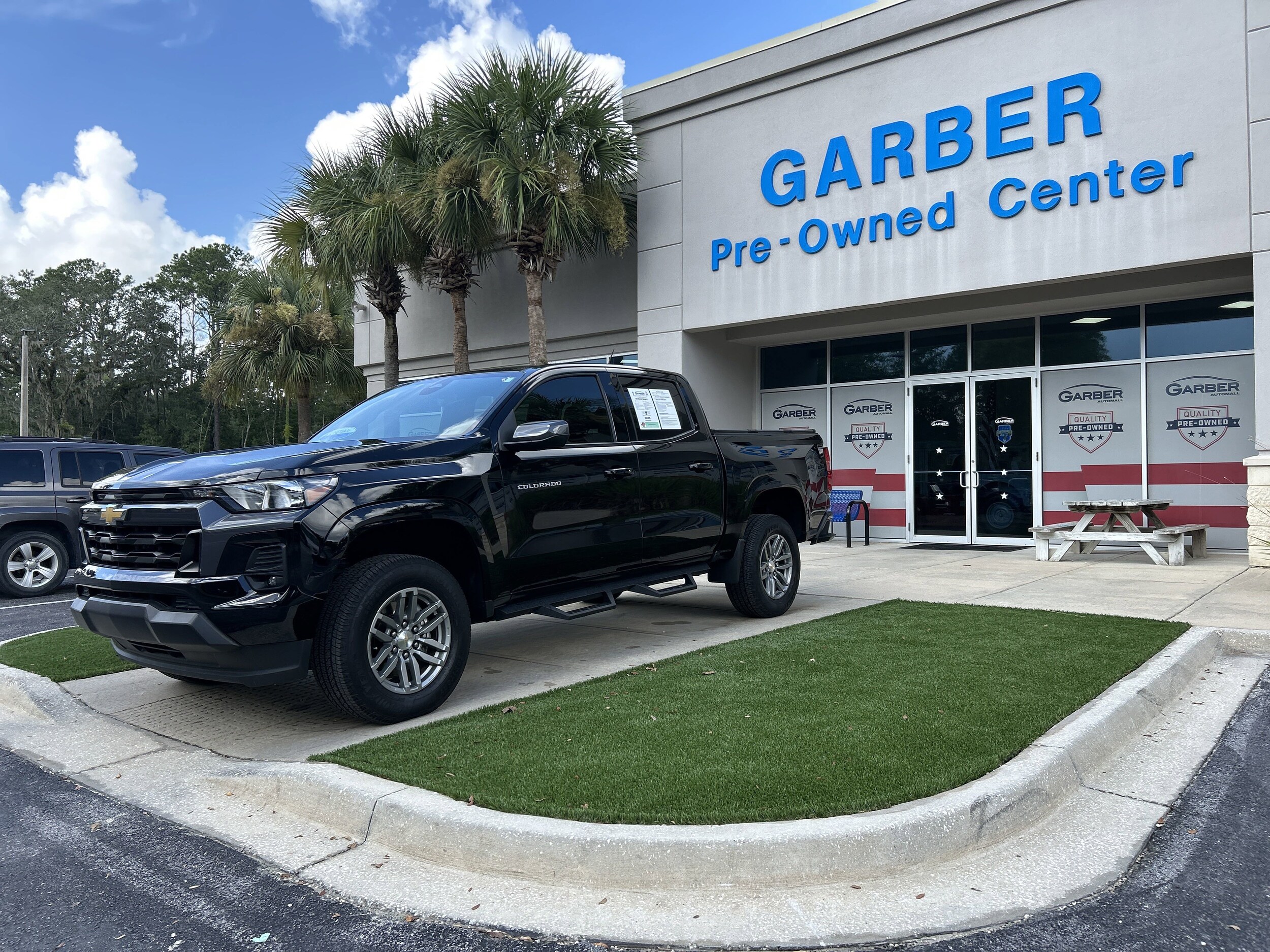 2024 Chevrolet Colorado LT photo 3