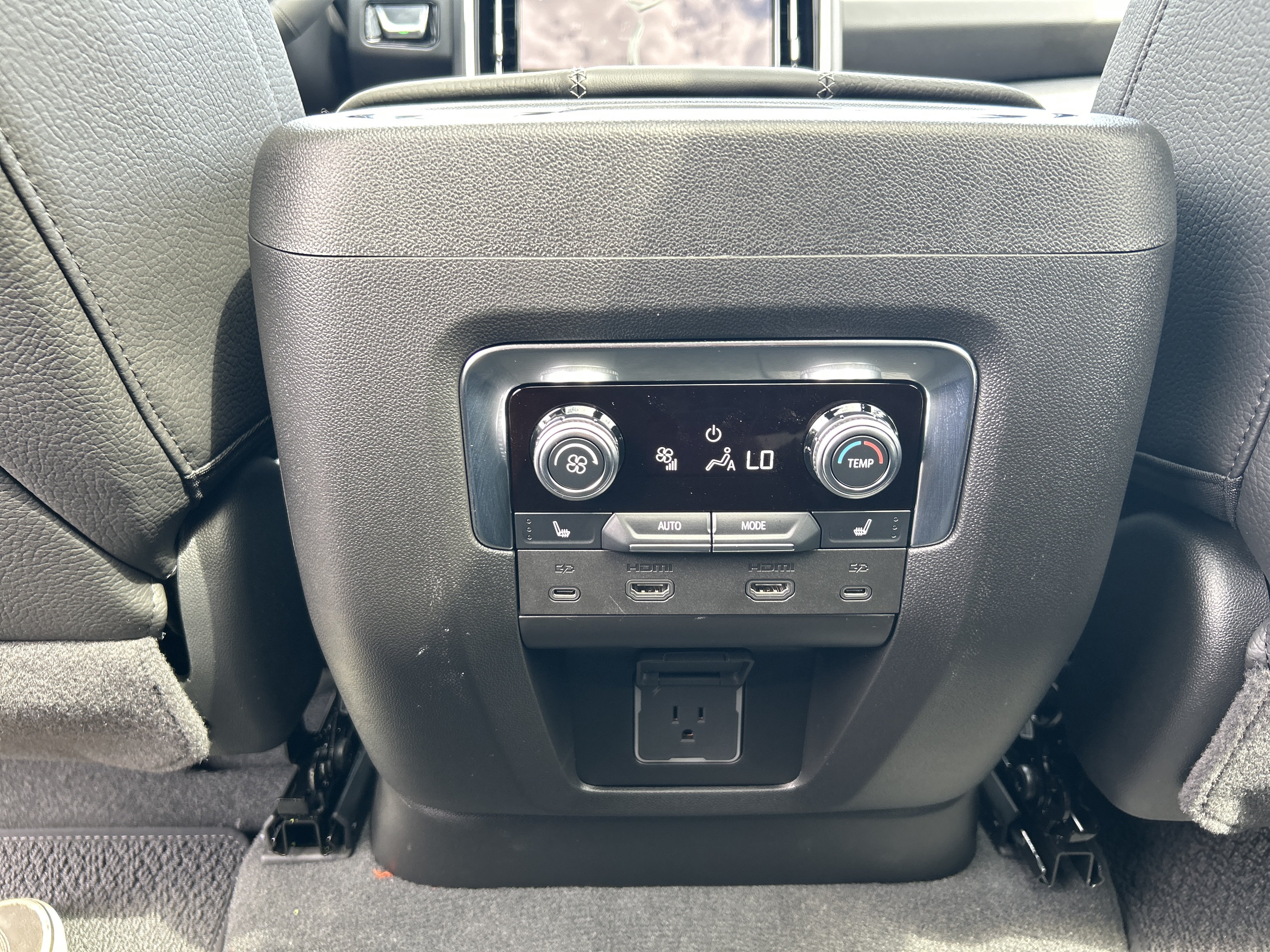 2026 GMC Yukon XL Denali - Photo 44