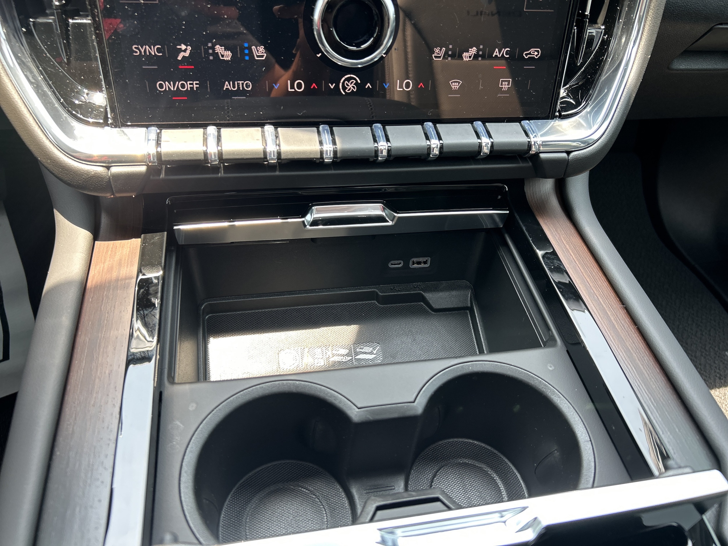 2026 GMC Yukon XL Denali - Photo 27