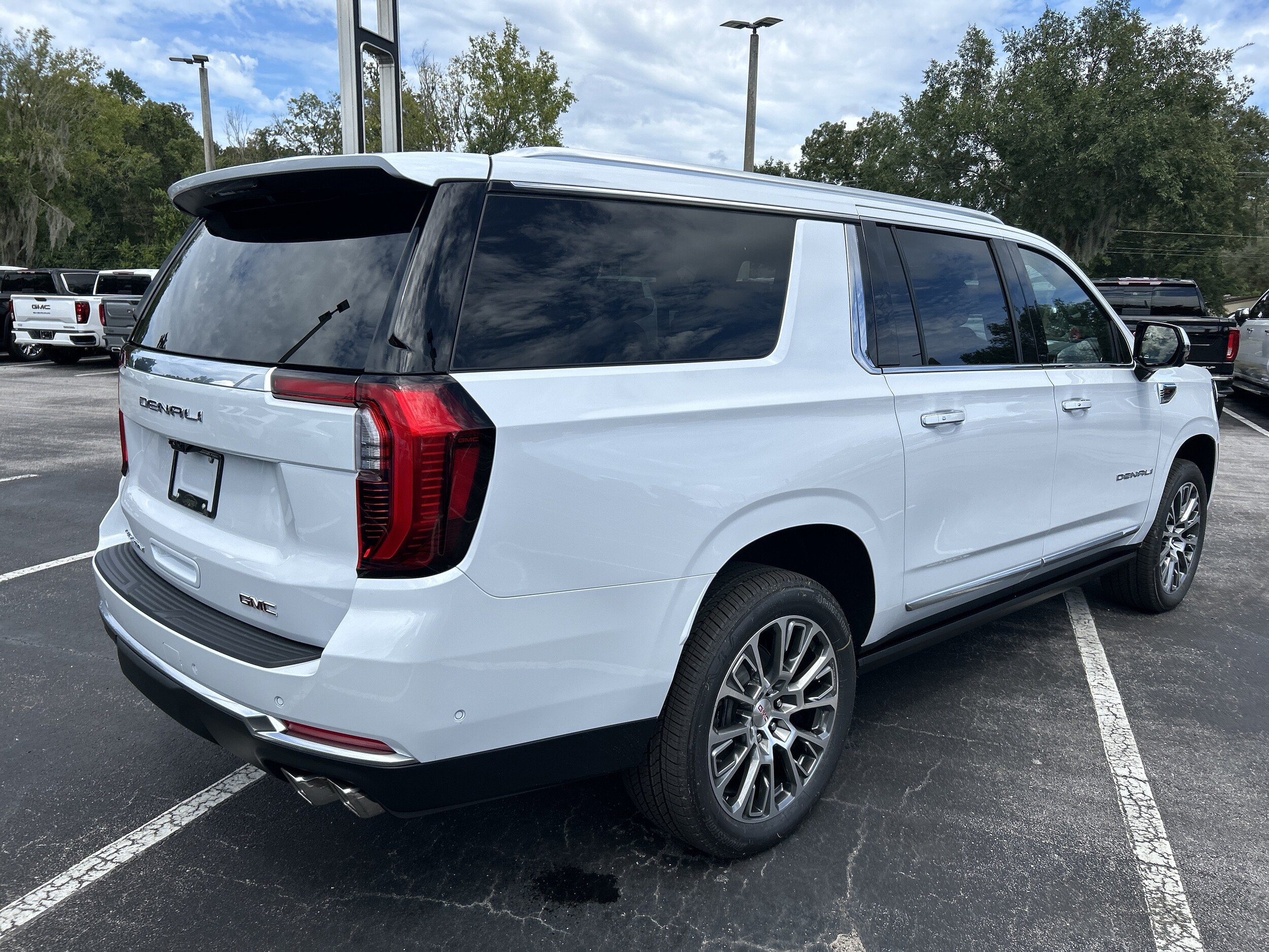 2026 GMC Yukon XL Denali - Photo 8