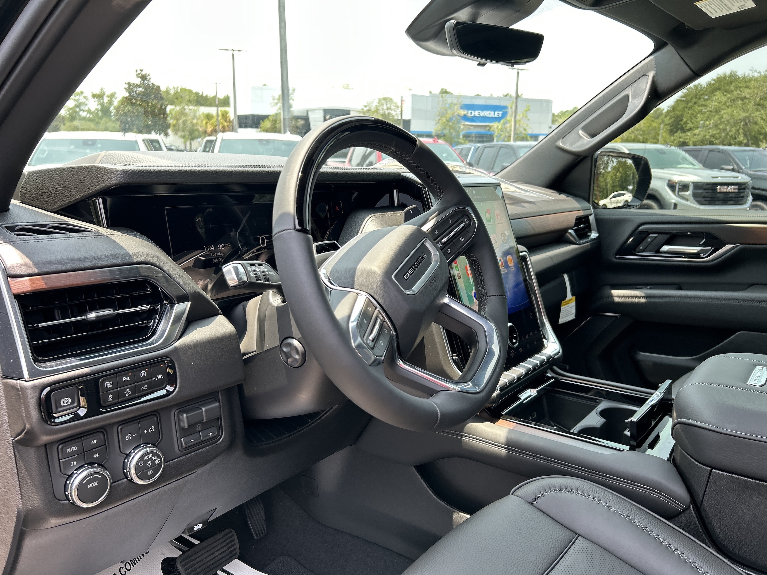 2026 GMC Yukon XL Denali - Photo 18