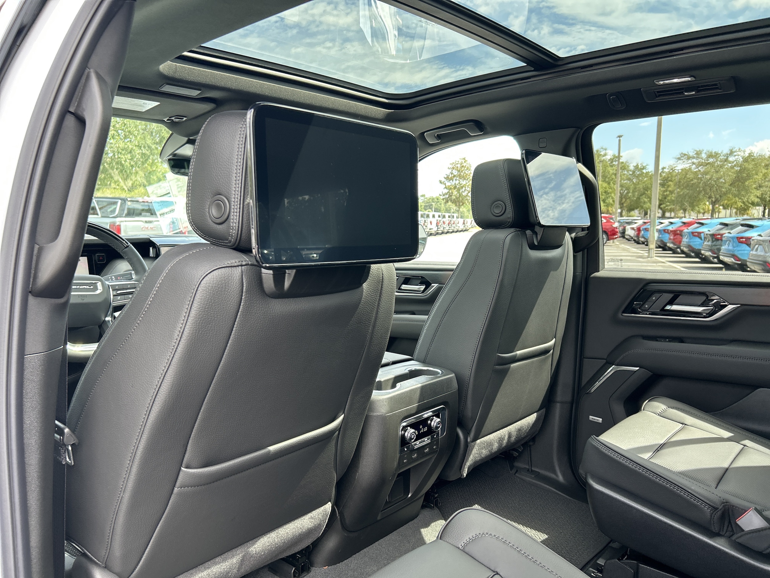 2026 GMC Yukon XL Denali - Photo 41