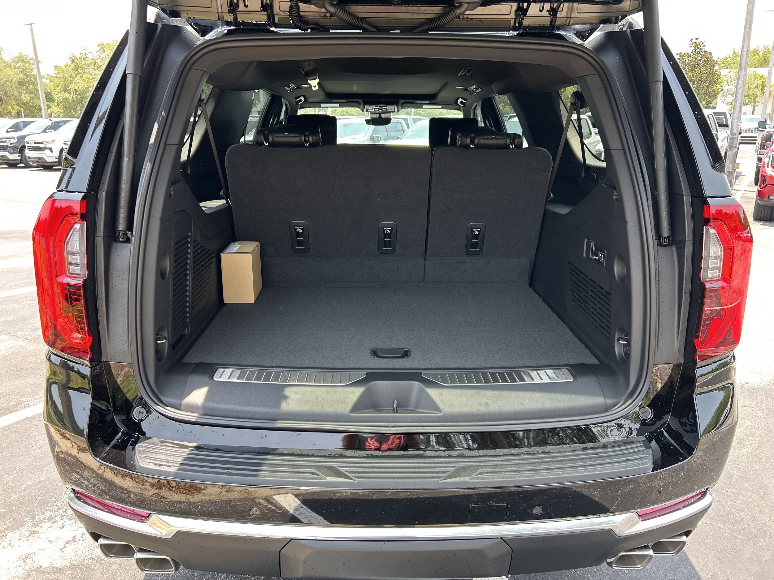 2026 GMC Yukon XL Denali - Photo 10