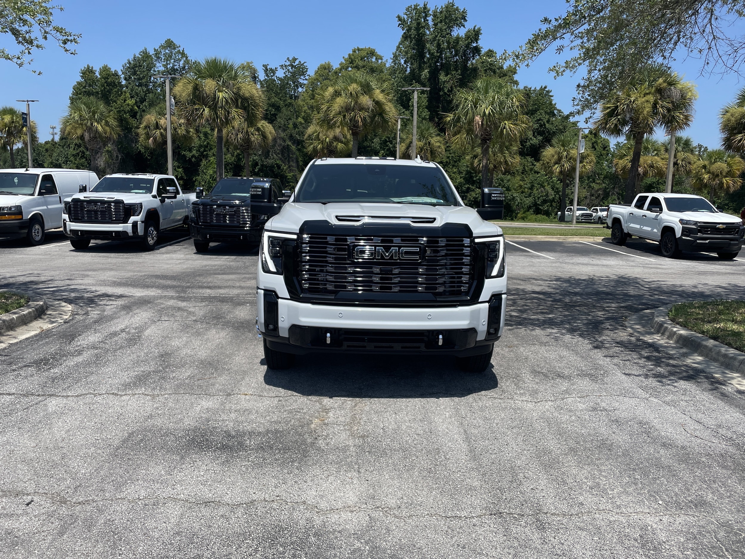 2026 GMC Sierra 3500HD Denali Ultimate - Photo 2