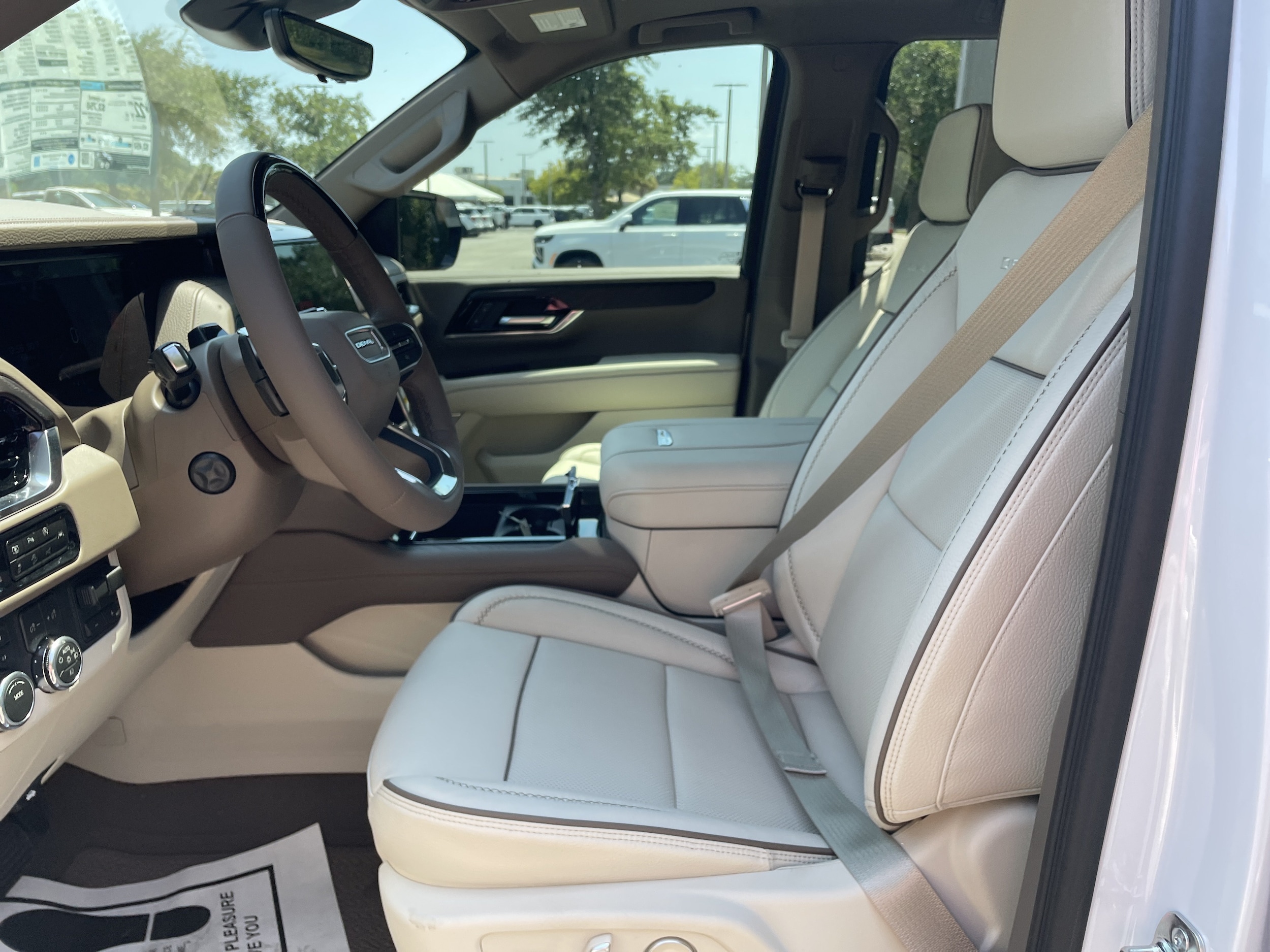 2026 GMC Yukon XL Denali - Photo 13