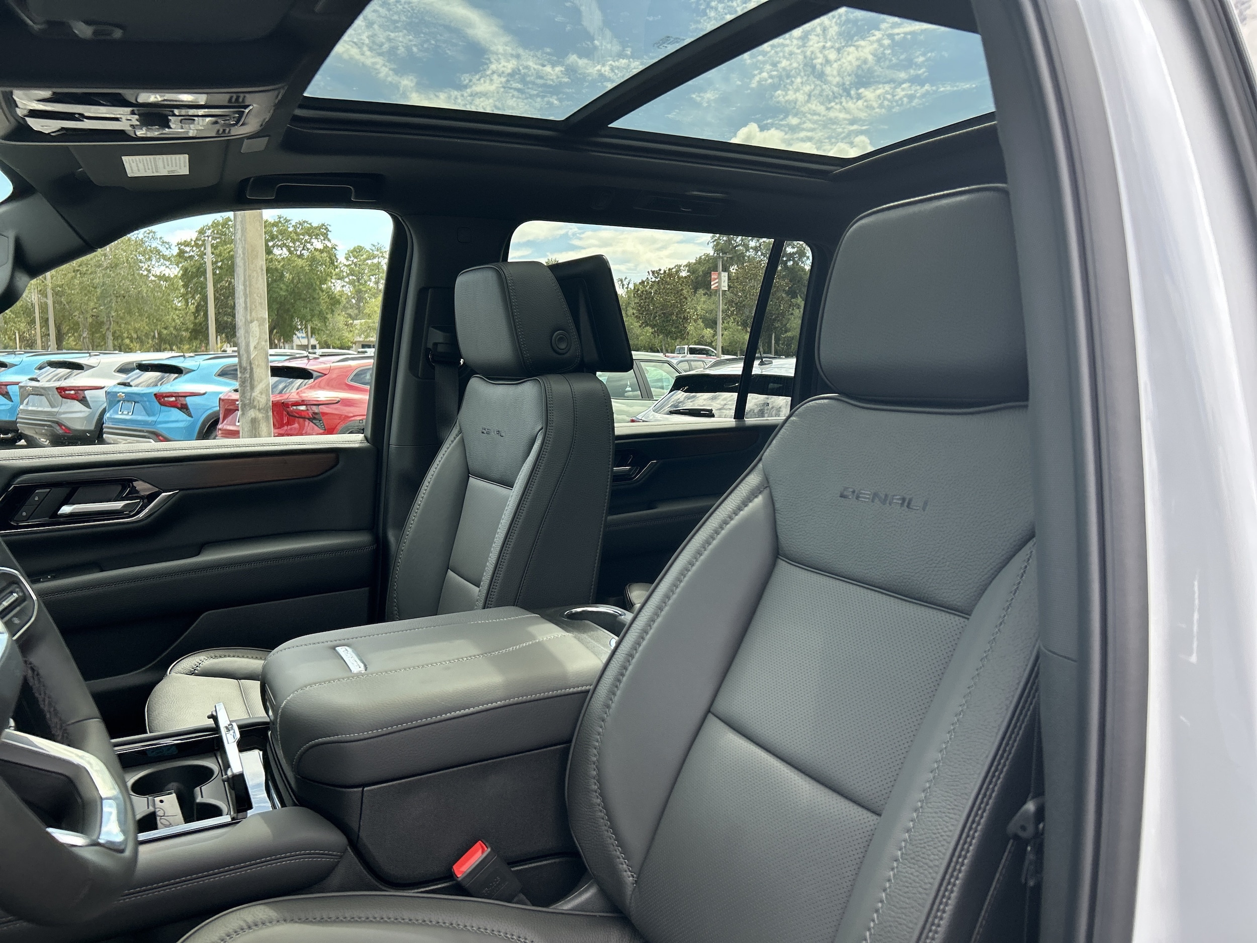 2026 GMC Yukon XL Denali - Photo 15