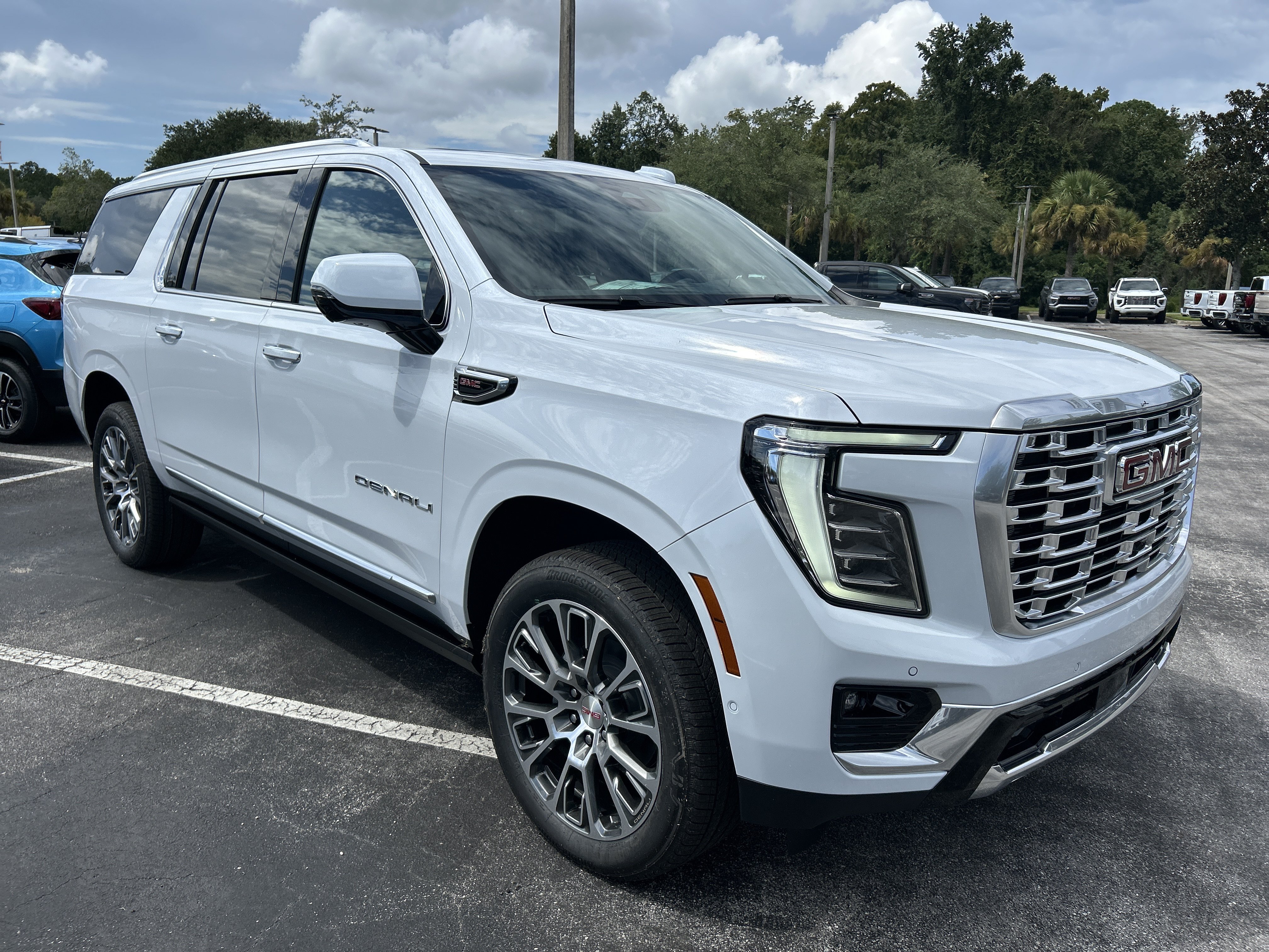 2026 GMC Yukon XL Denali - Photo 10