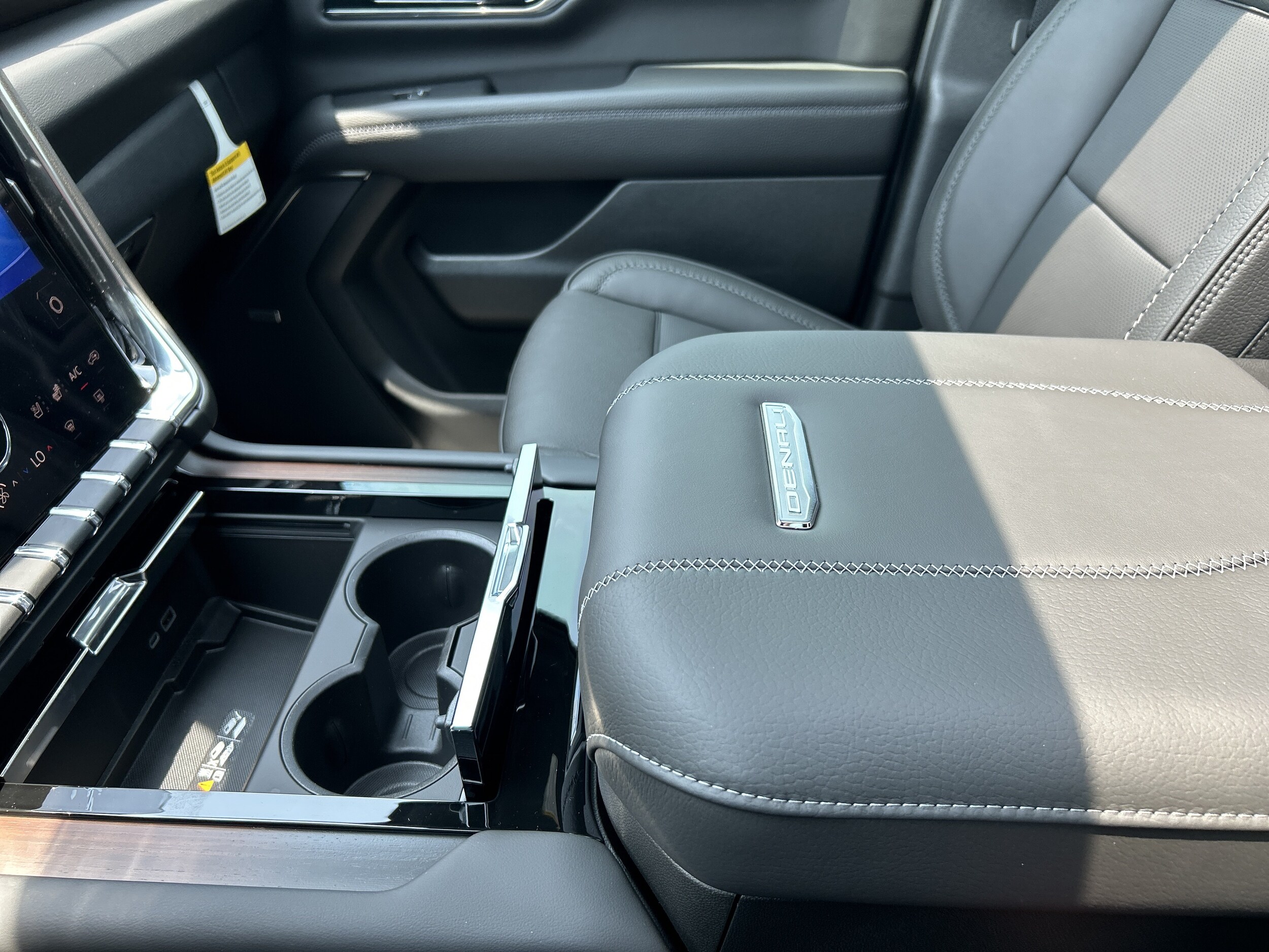 2026 GMC Yukon XL Denali - Photo 26