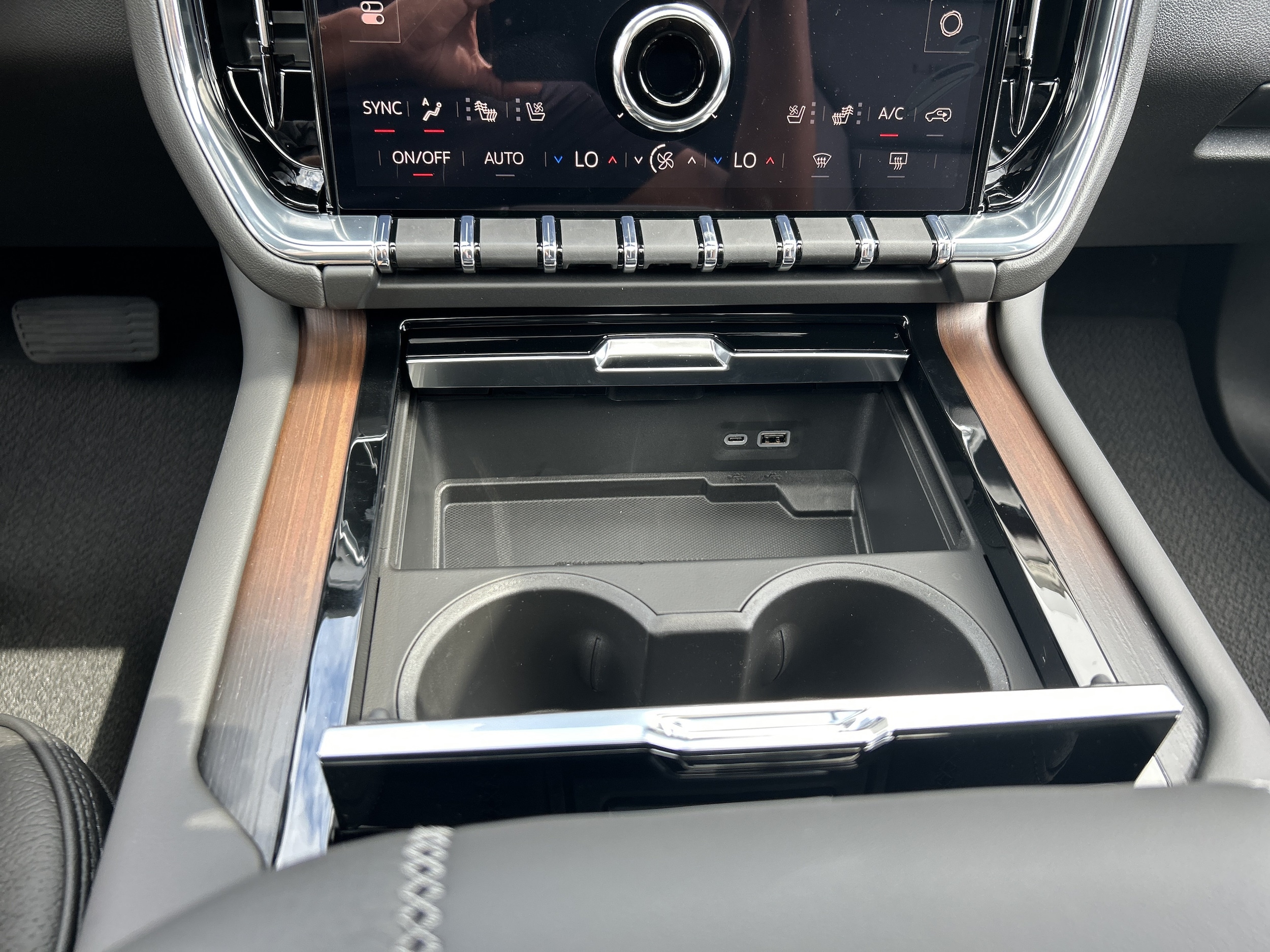 2026 GMC Yukon XL Denali - Photo 28