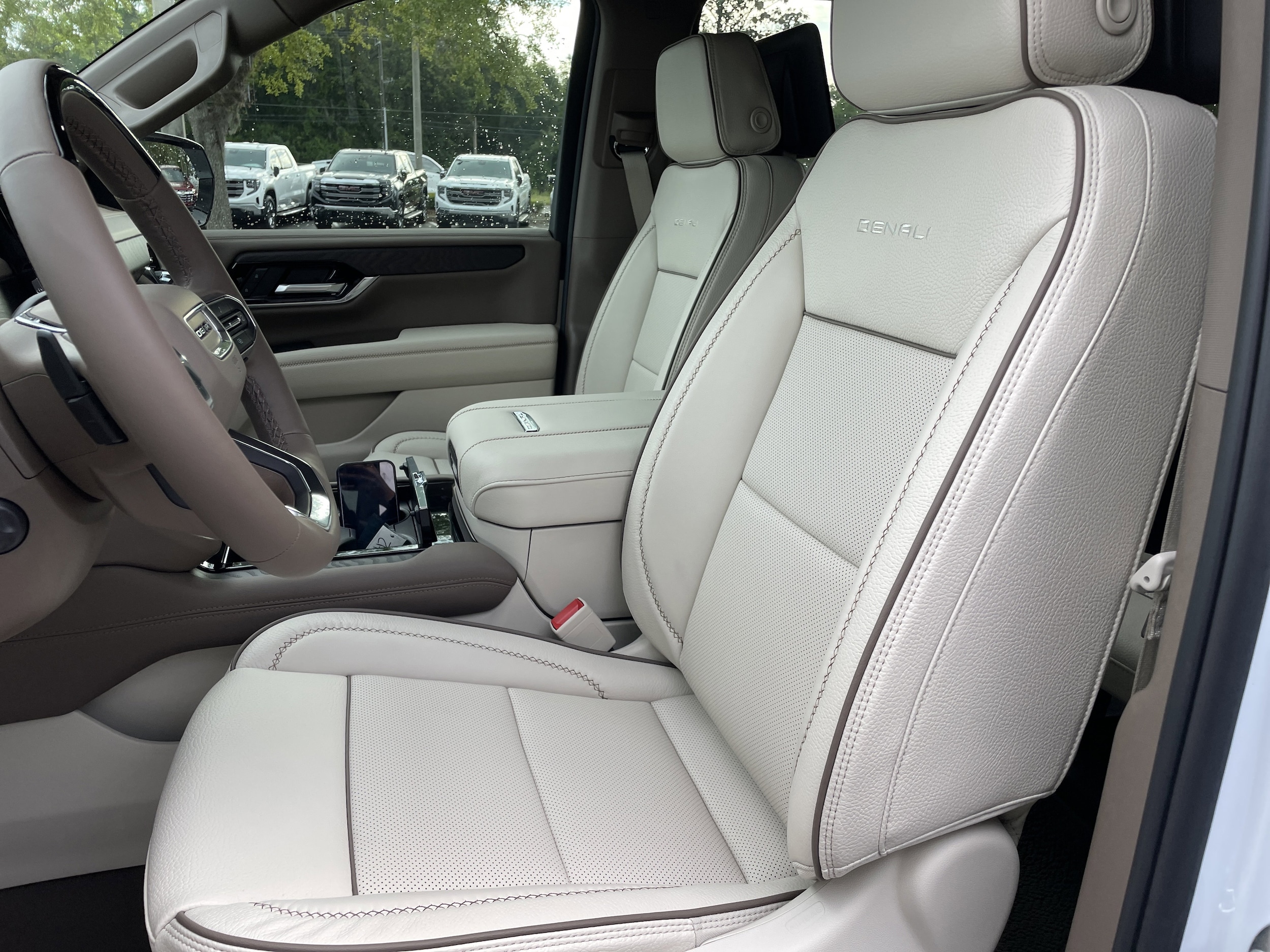 2026 GMC Yukon Denali - Photo 14