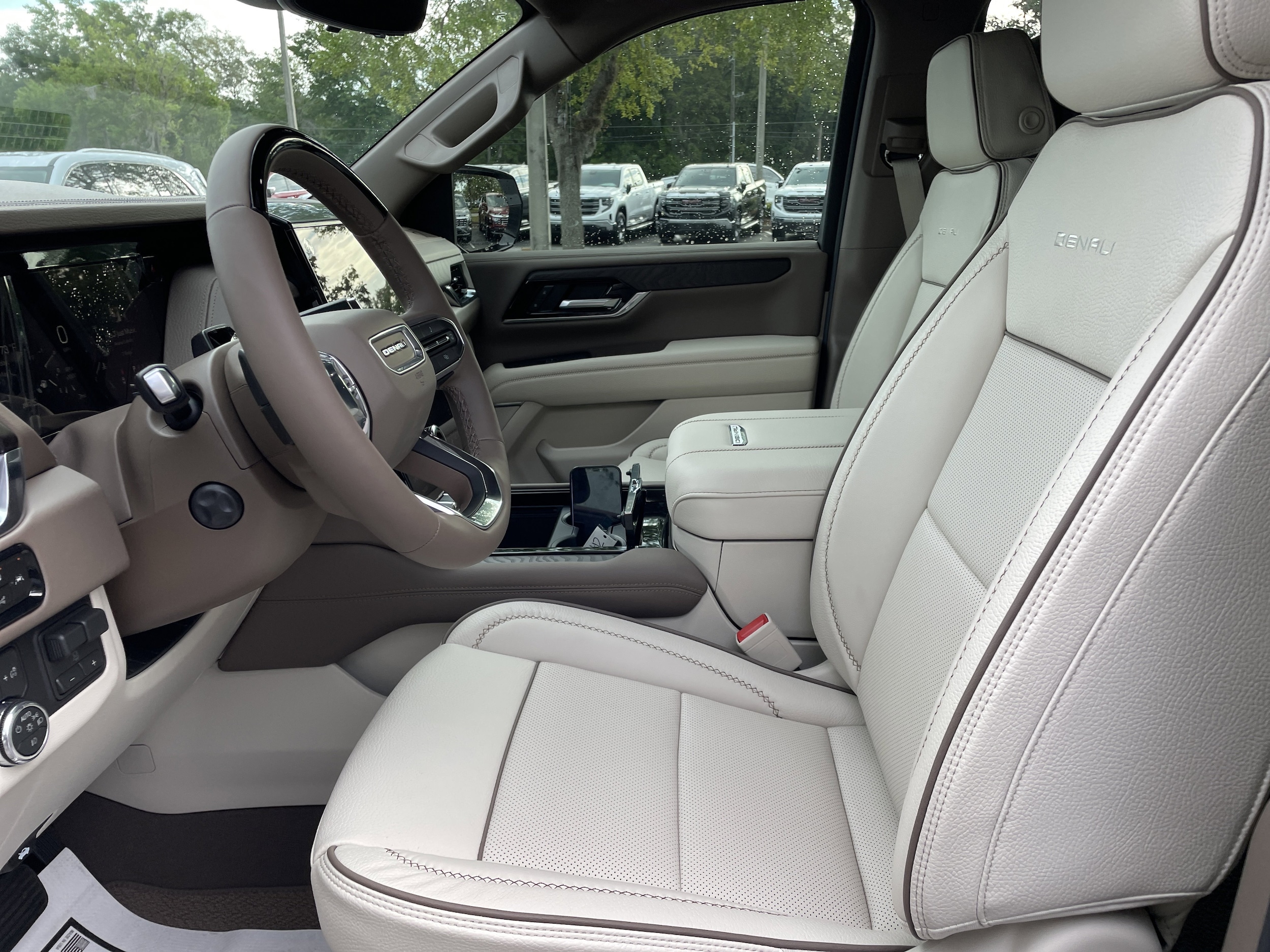 2026 GMC Yukon Denali - Photo 13
