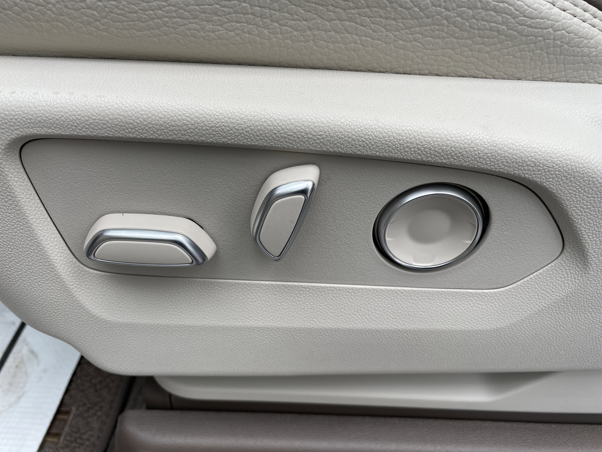 2026 GMC Yukon Denali - Photo 12