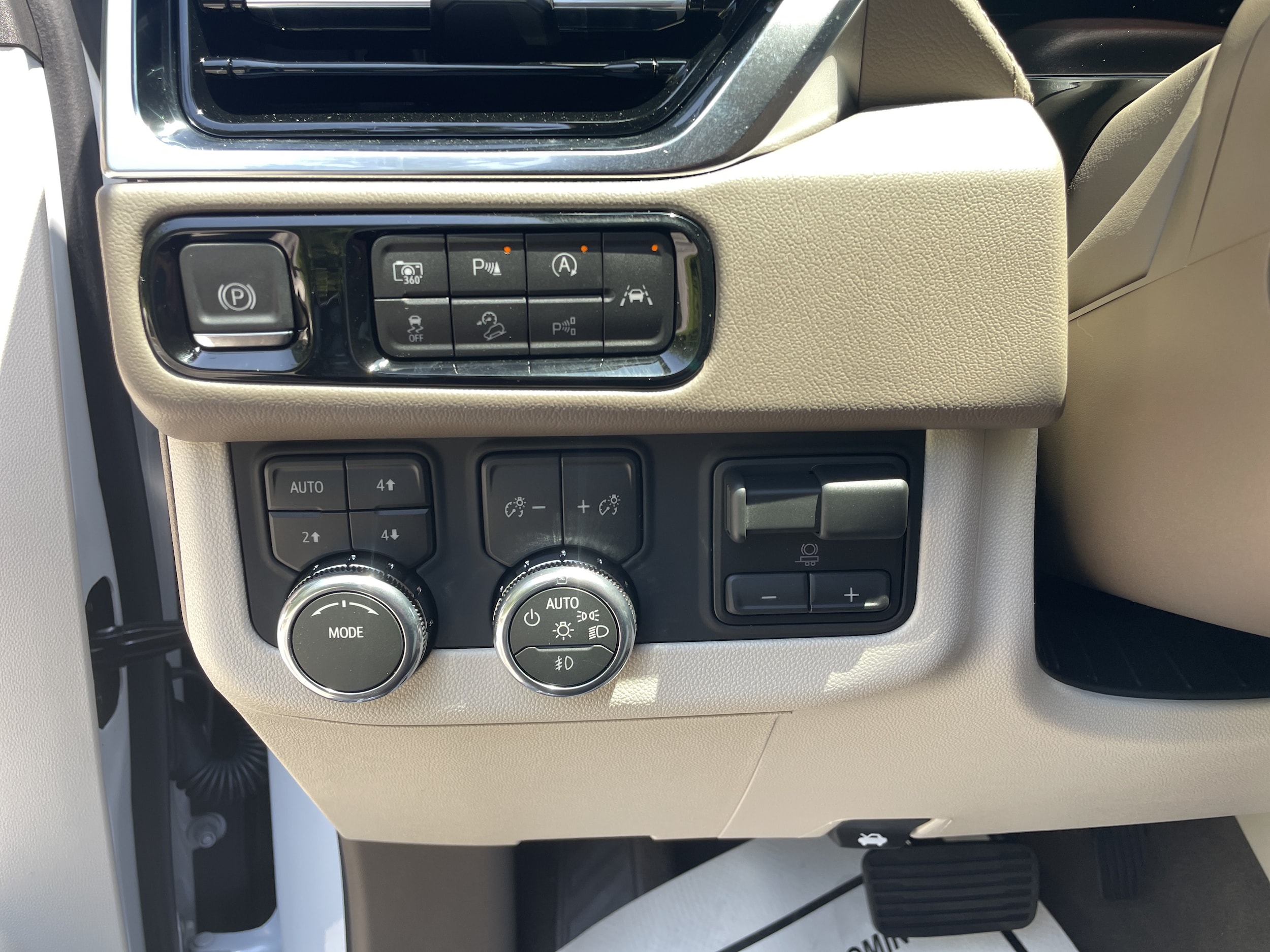 2026 GMC Yukon XL Denali - Photo 20