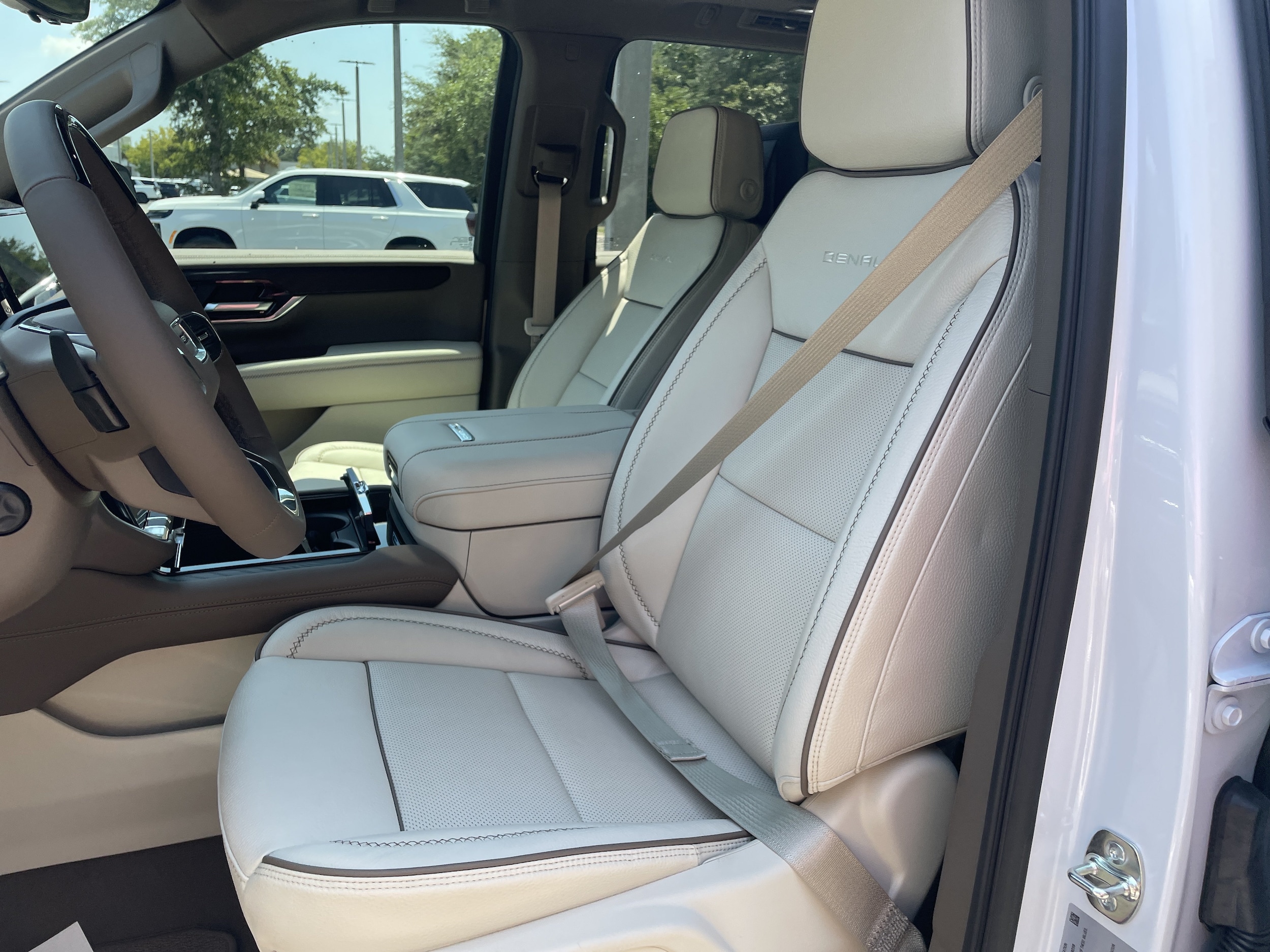 2026 GMC Yukon XL Denali - Photo 14