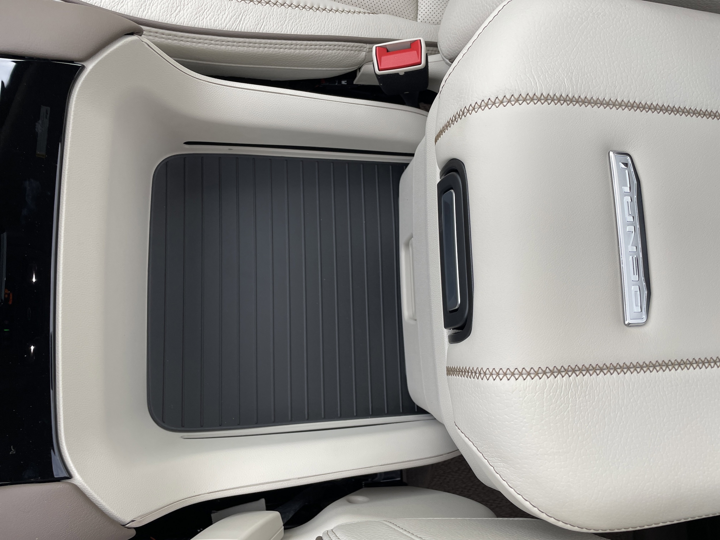 2026 GMC Yukon Denali - Photo 31