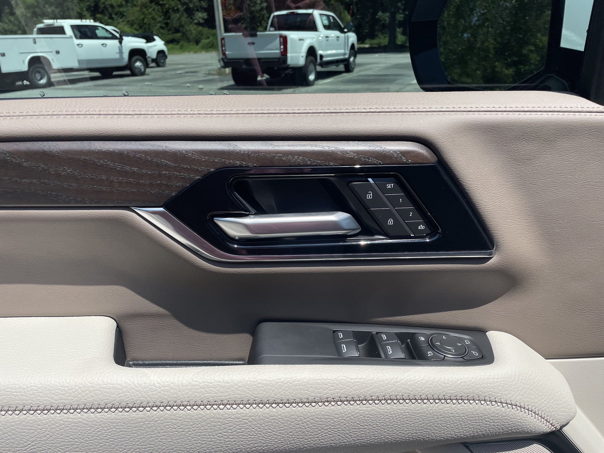 2026 GMC Yukon XL Denali - Photo 10