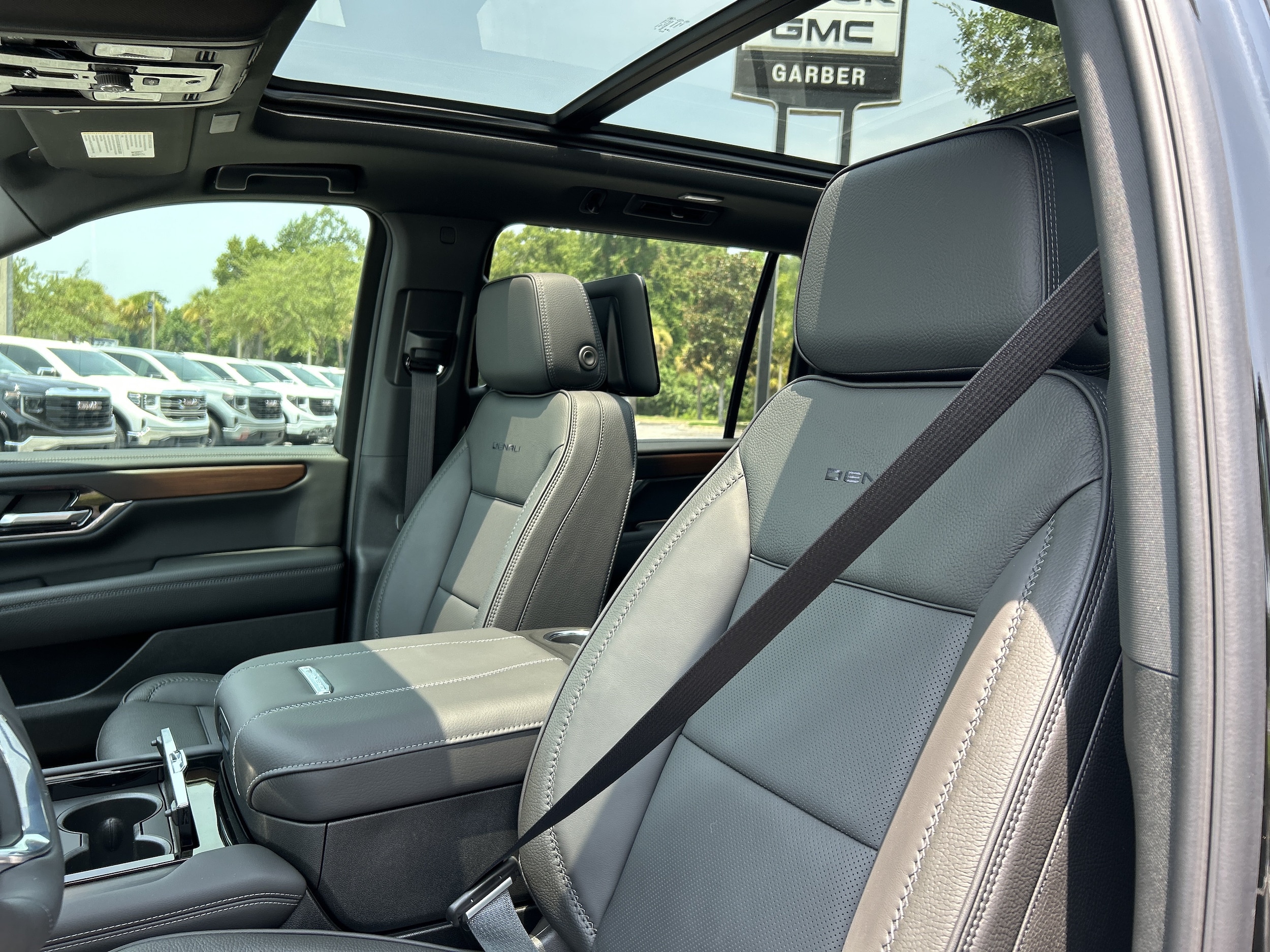 2026 GMC Yukon XL Denali - Photo 17