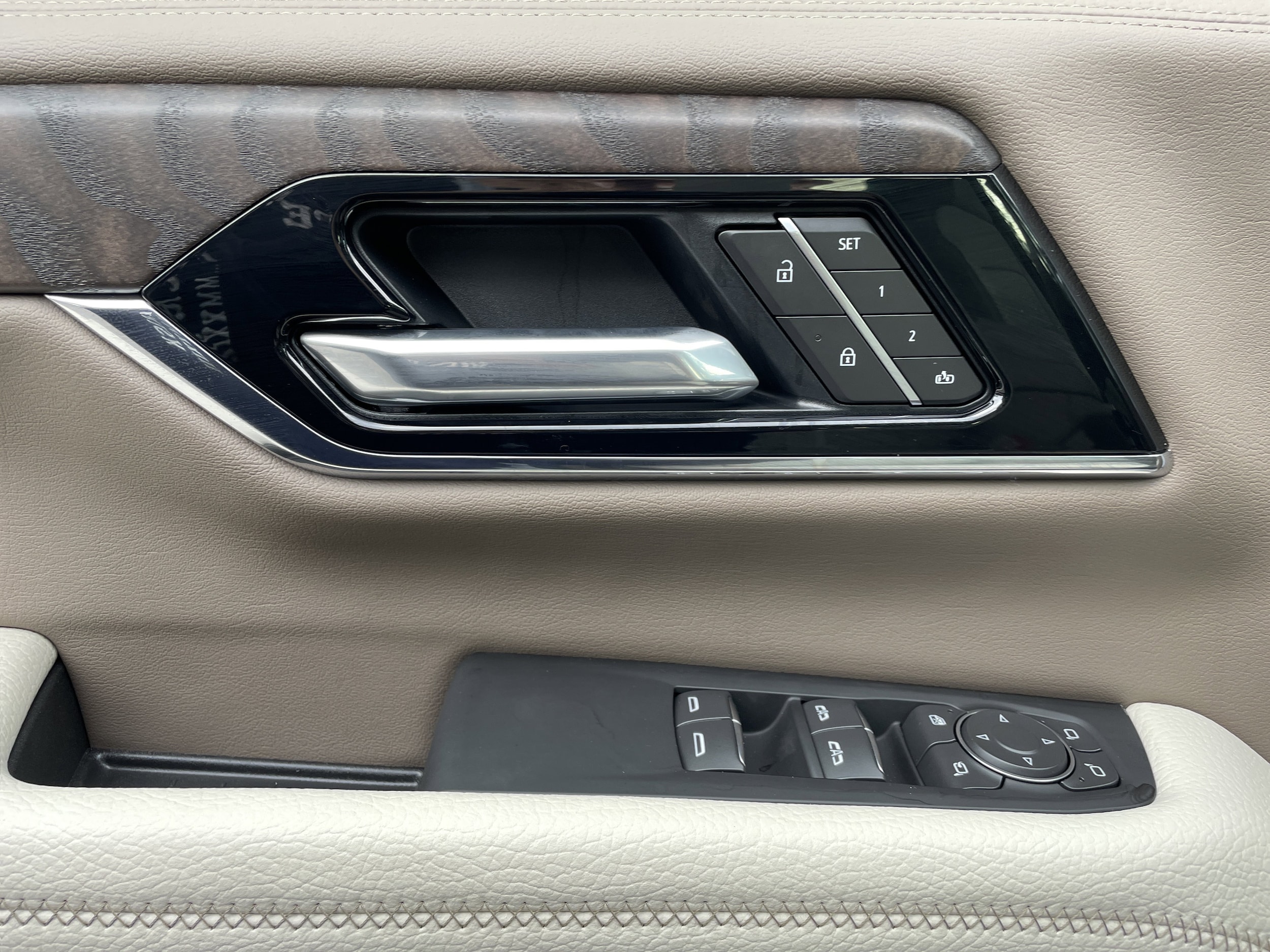 2026 GMC Yukon Denali - Photo 10