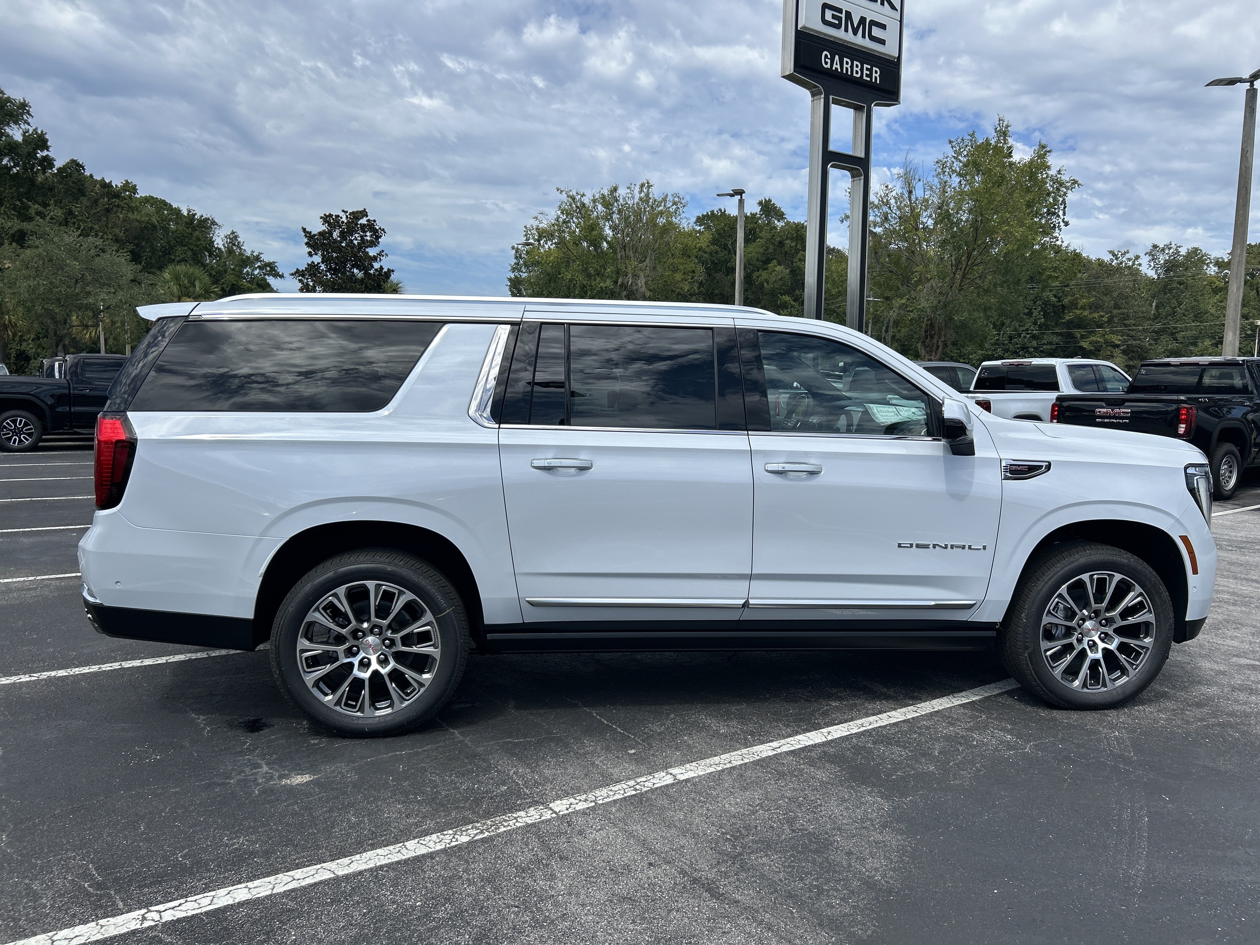 2026 GMC Yukon XL Denali - Photo 9