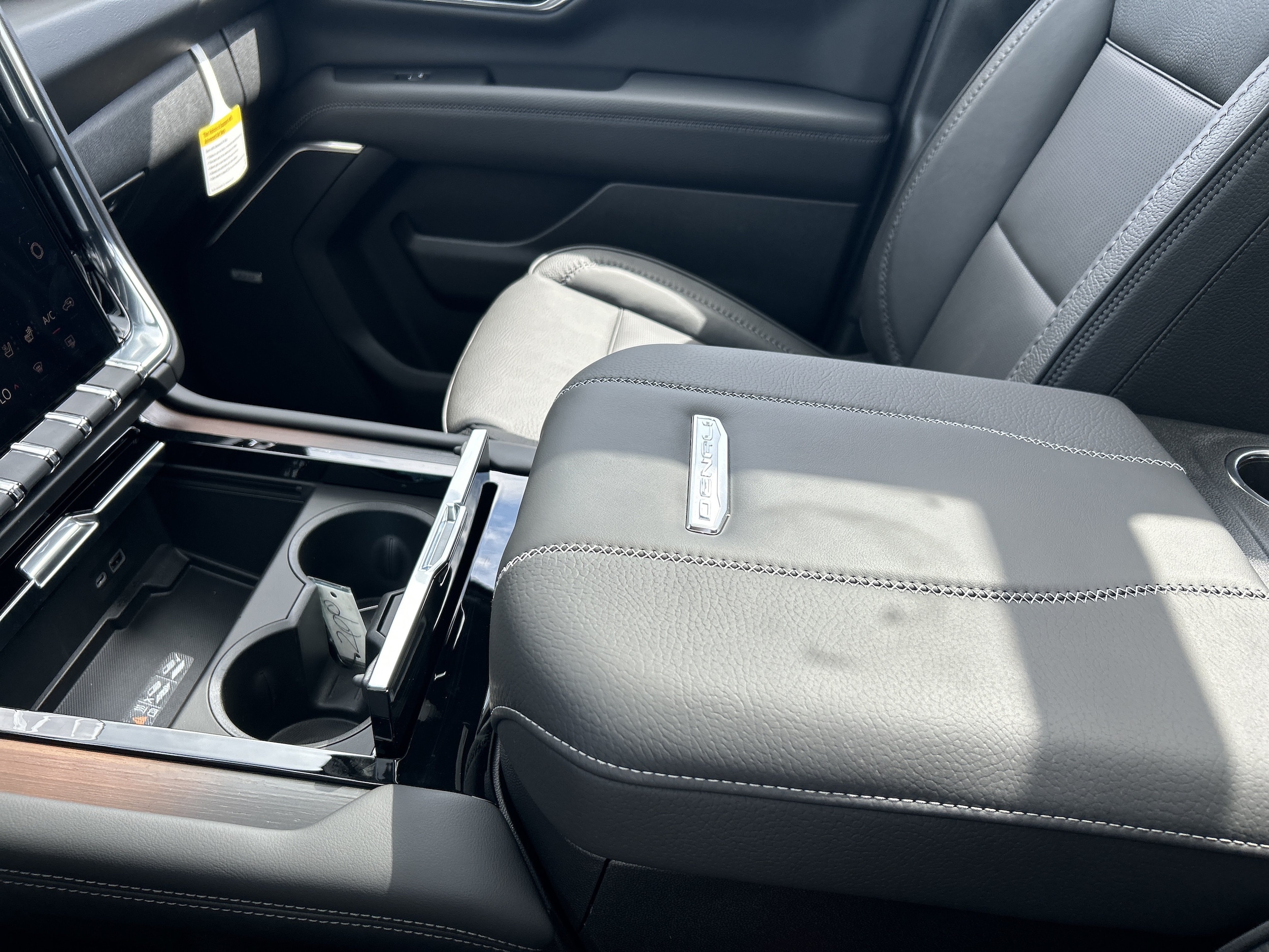 2026 GMC Yukon XL Denali - Photo 27