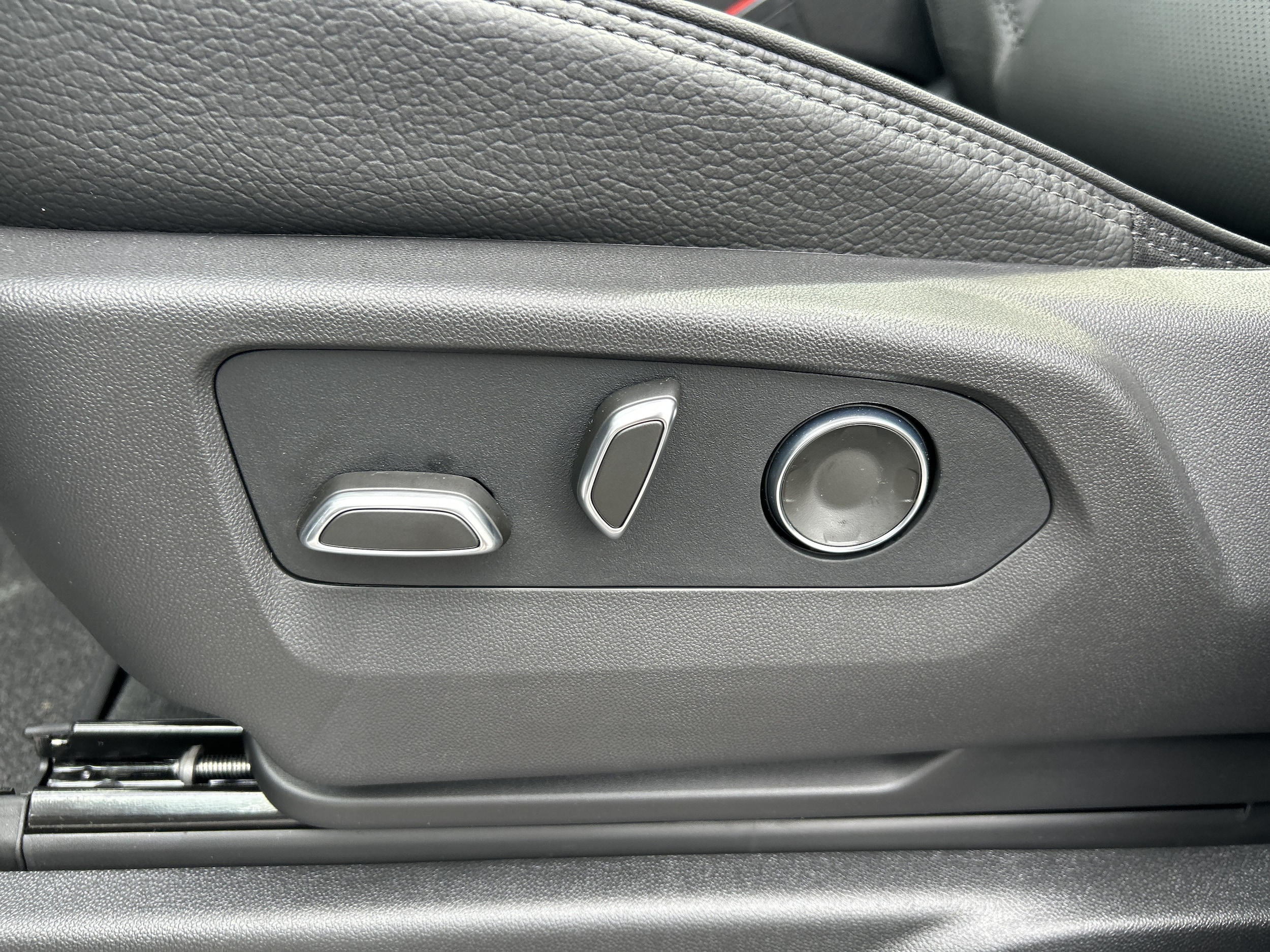 2026 GMC Yukon XL Denali - Photo 17
