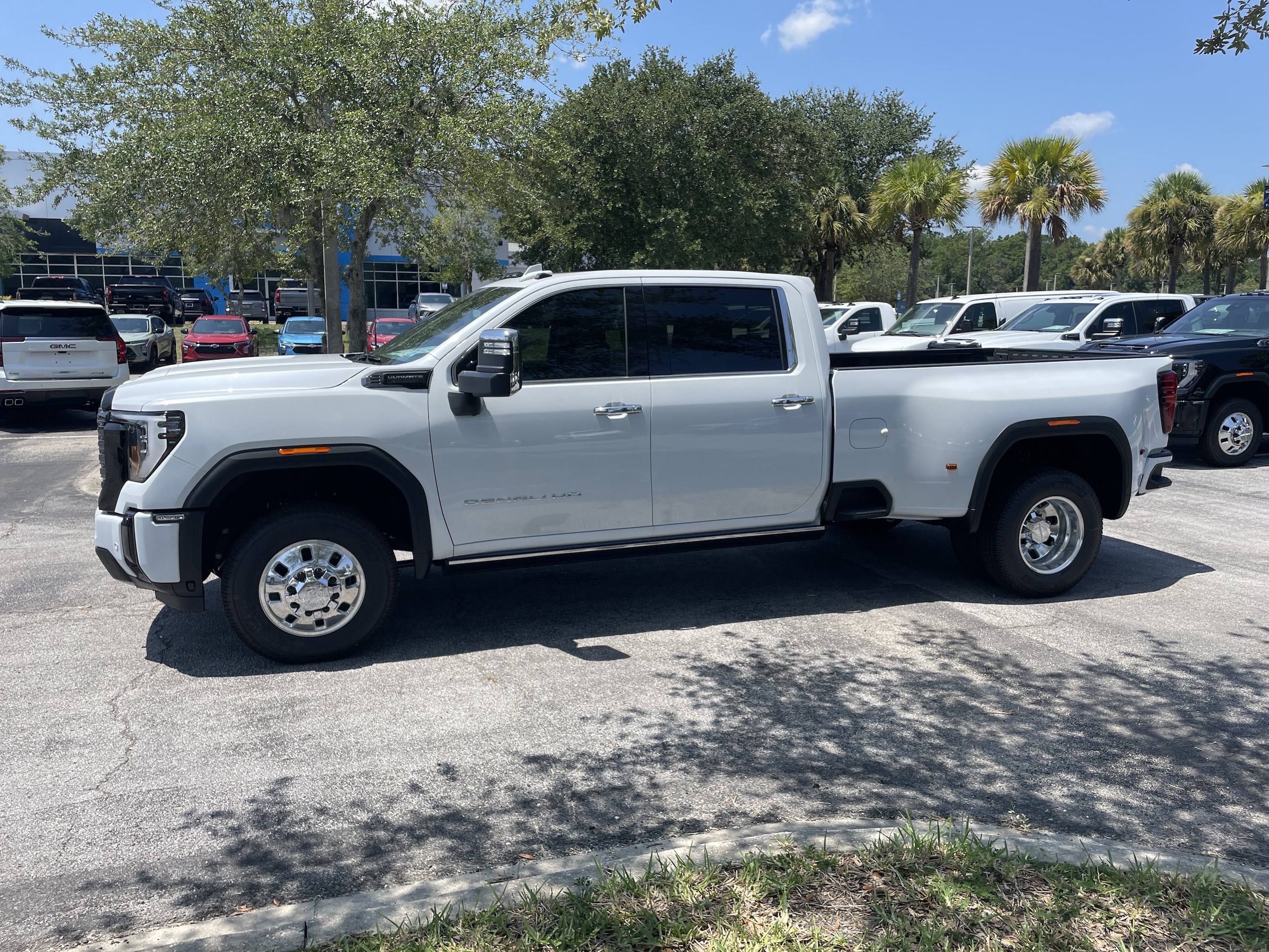 2026 GMC Sierra 3500HD Denali Ultimate - Photo 4