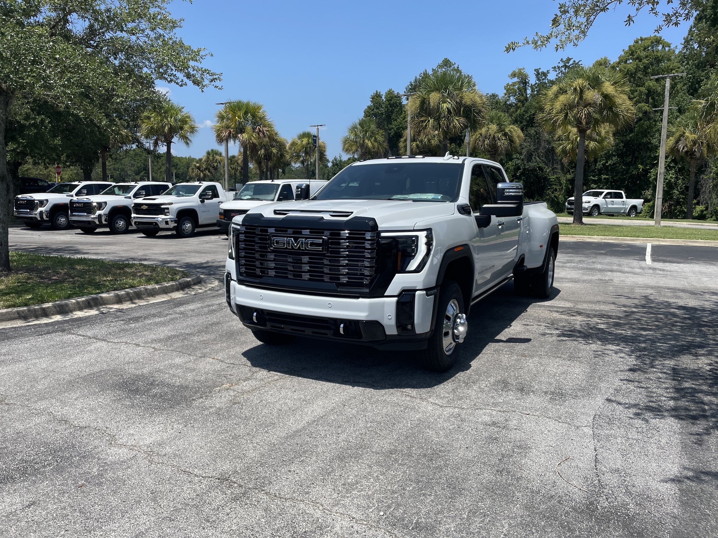2026 GMC Sierra 3500HD Denali Ultimate - Photo 3