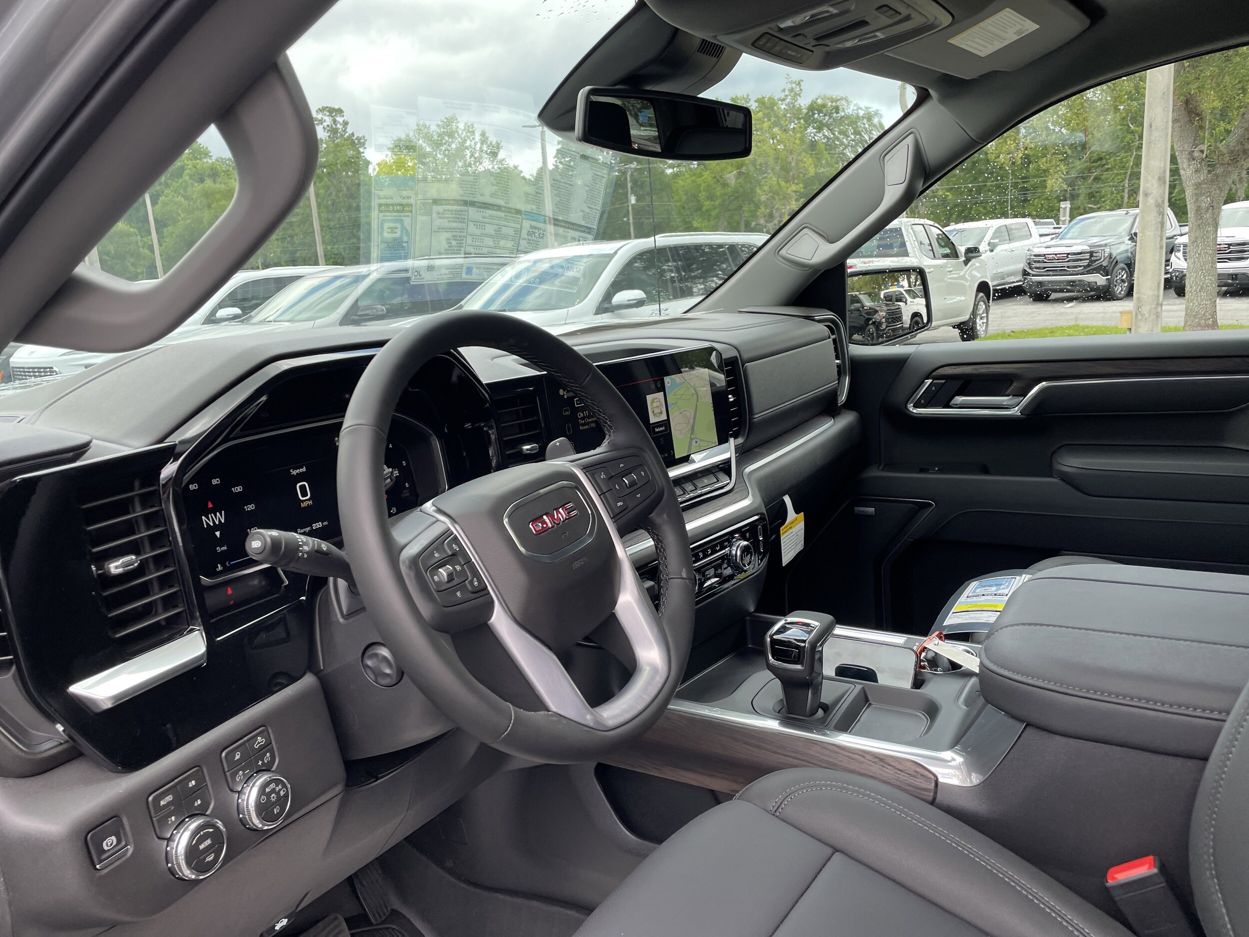 2026 GMC Sierra 1500 SLT - Photo 17