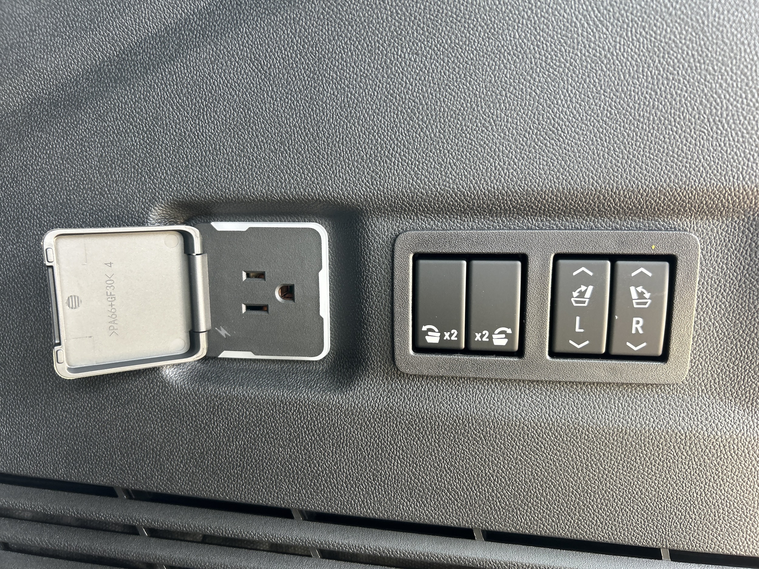 2026 GMC Yukon XL Denali - Photo 11