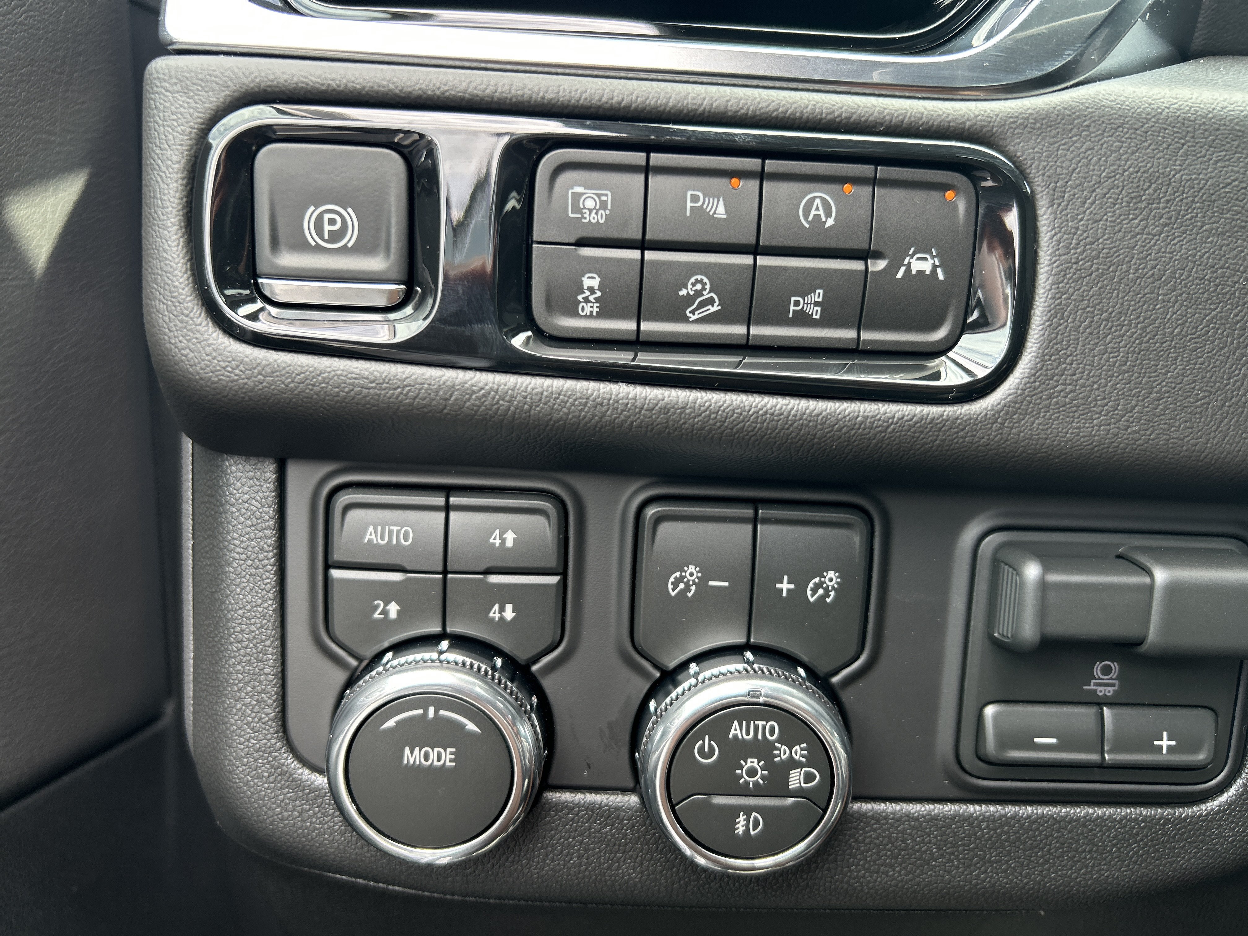 2026 GMC Yukon XL Denali - Photo 20