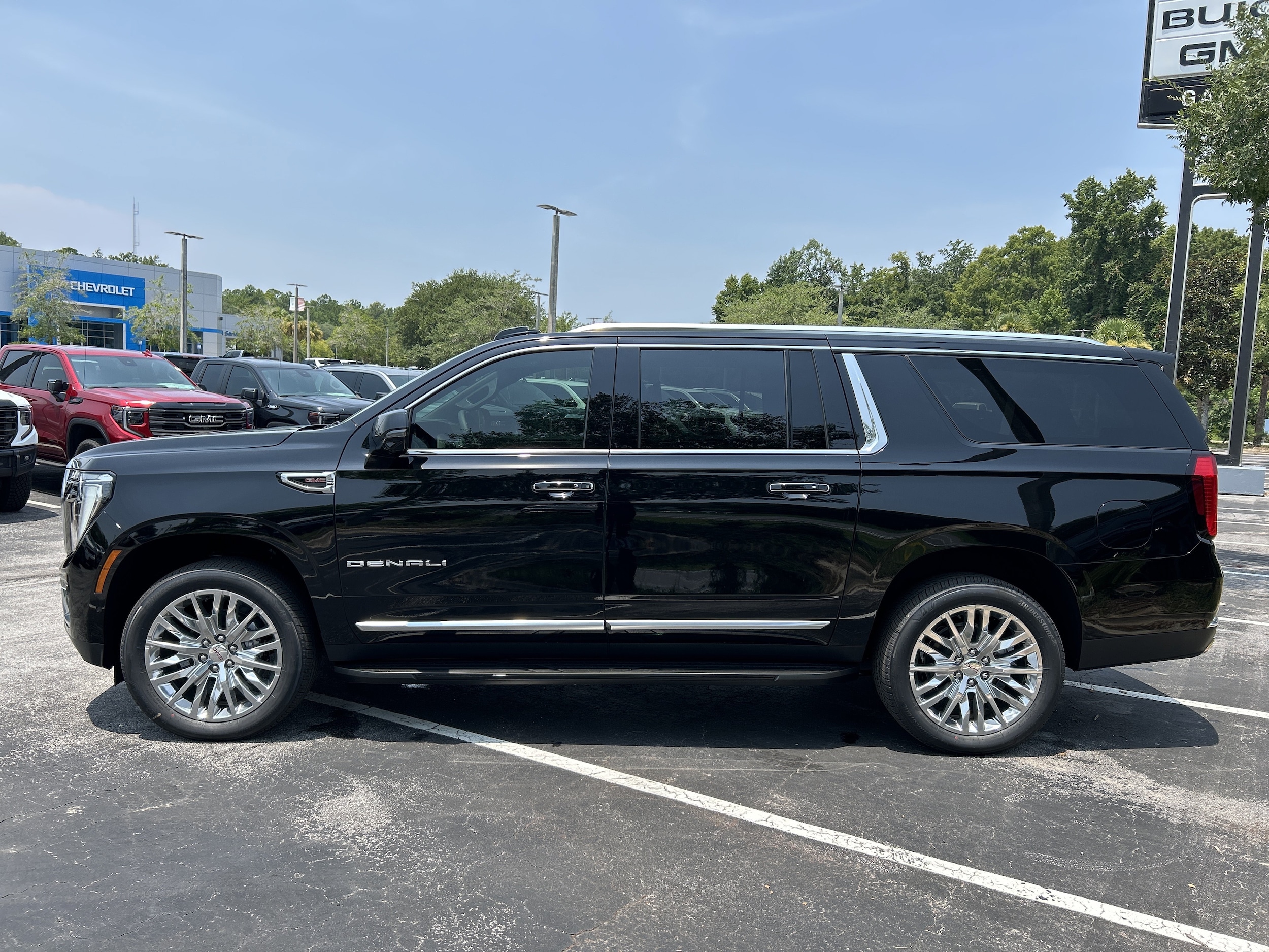 2026 GMC Yukon XL Denali - Photo 8