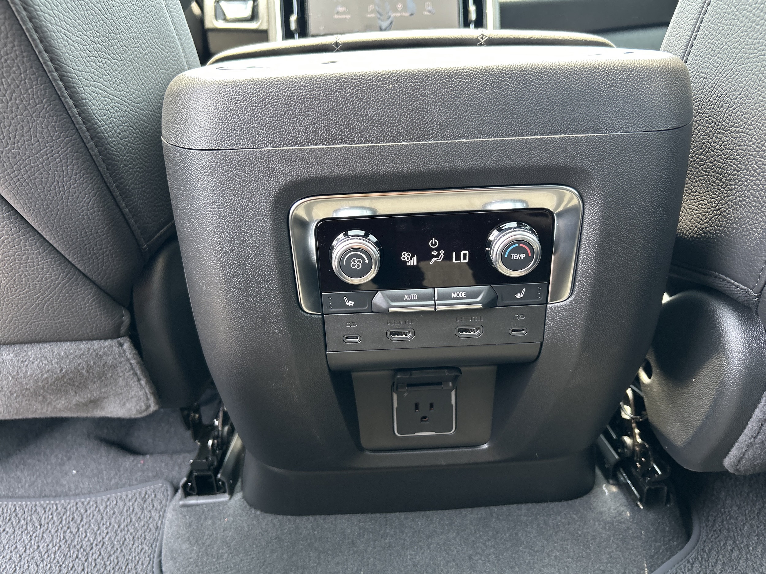 2026 GMC Yukon XL Denali - Photo 39