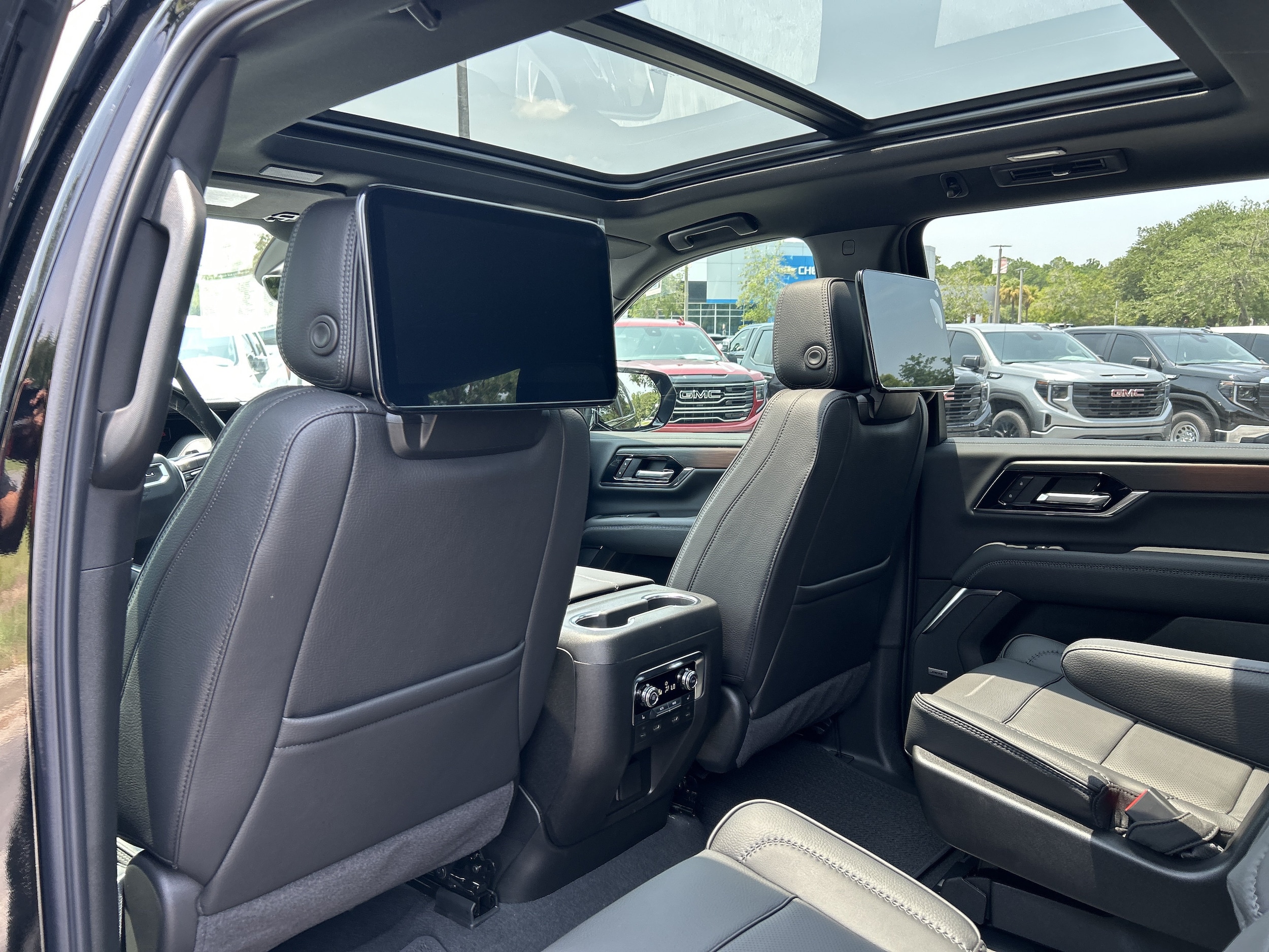 2026 GMC Yukon XL Denali - Photo 37