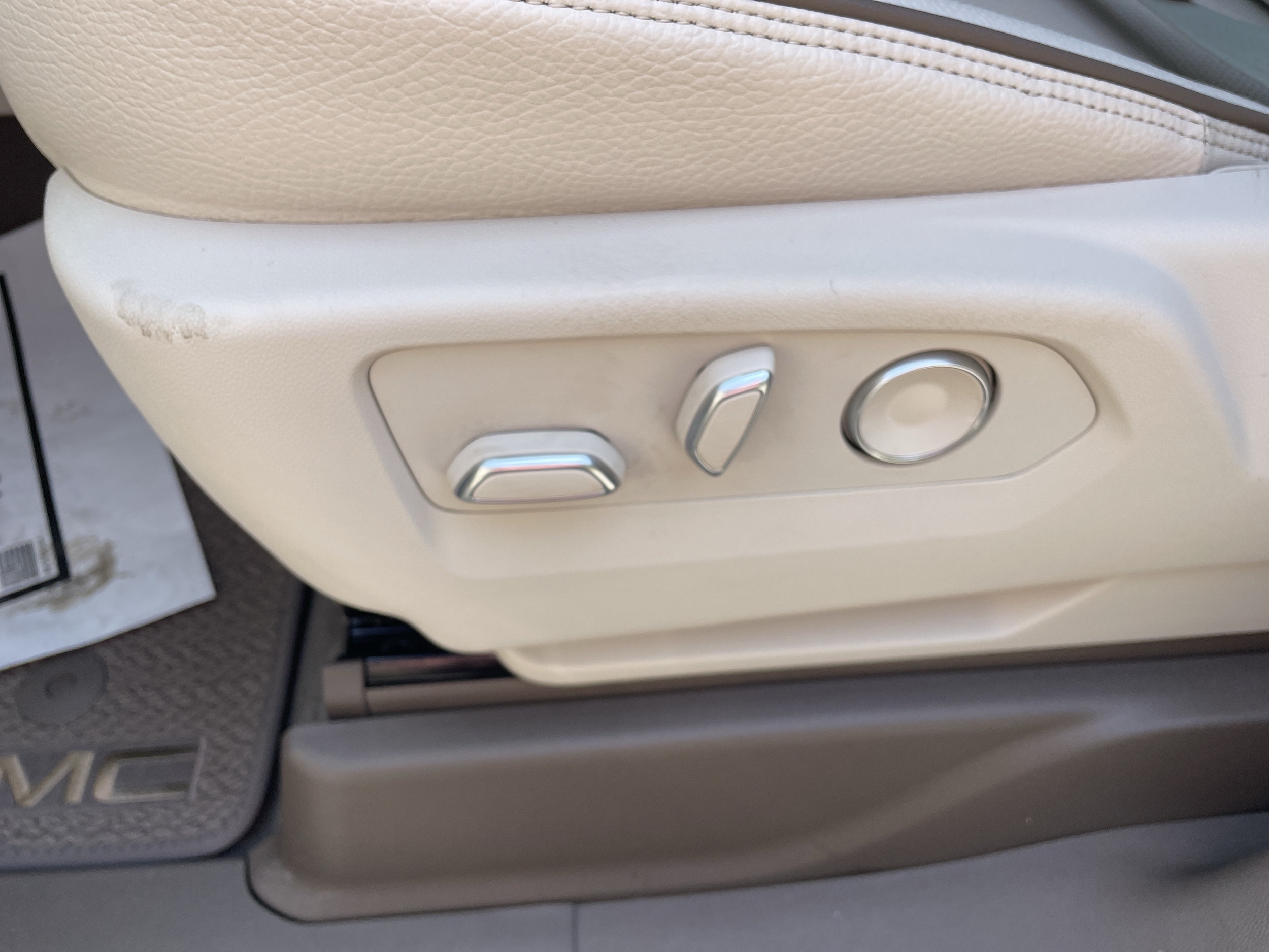 2026 GMC Yukon XL Denali - Photo 12