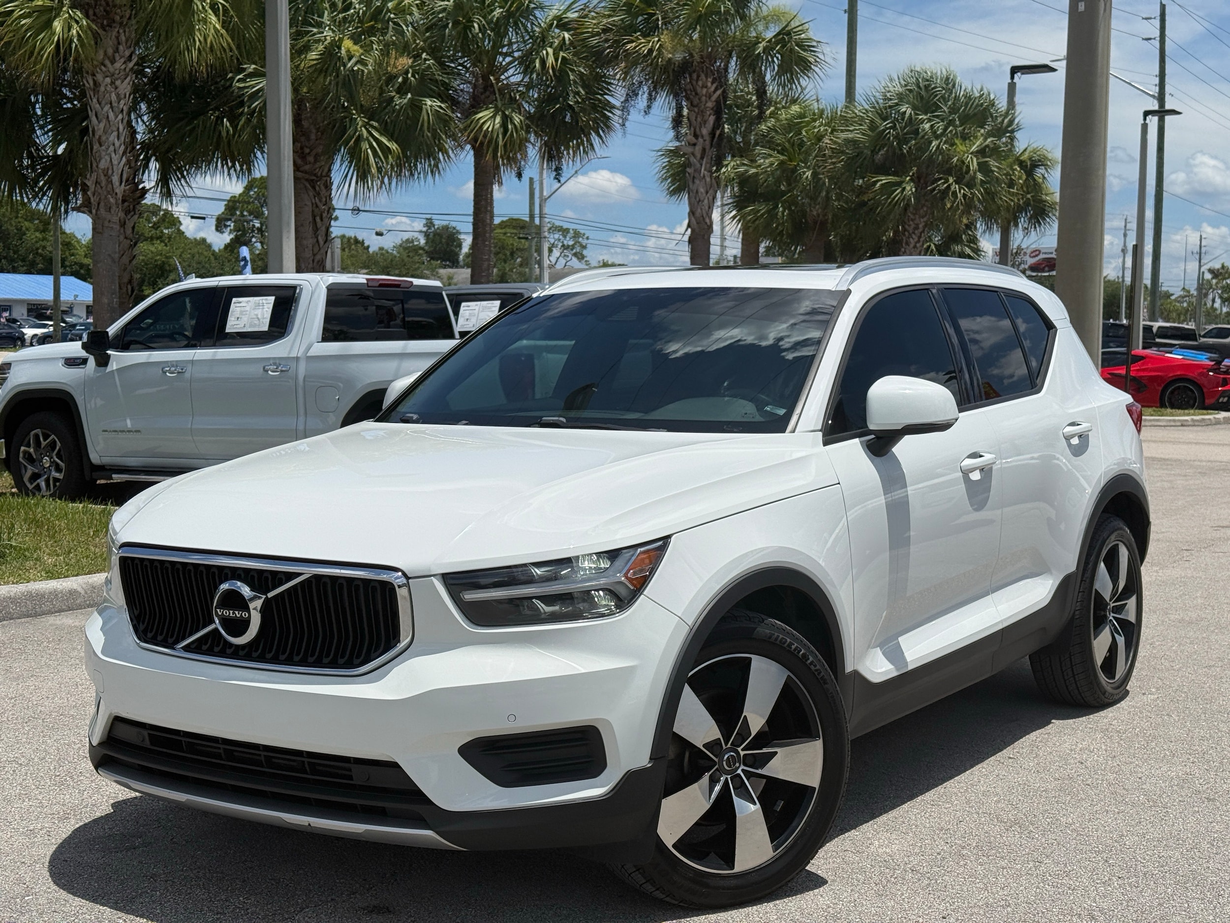 2020 Volvo XC40 T5 Momentum AWD's photo