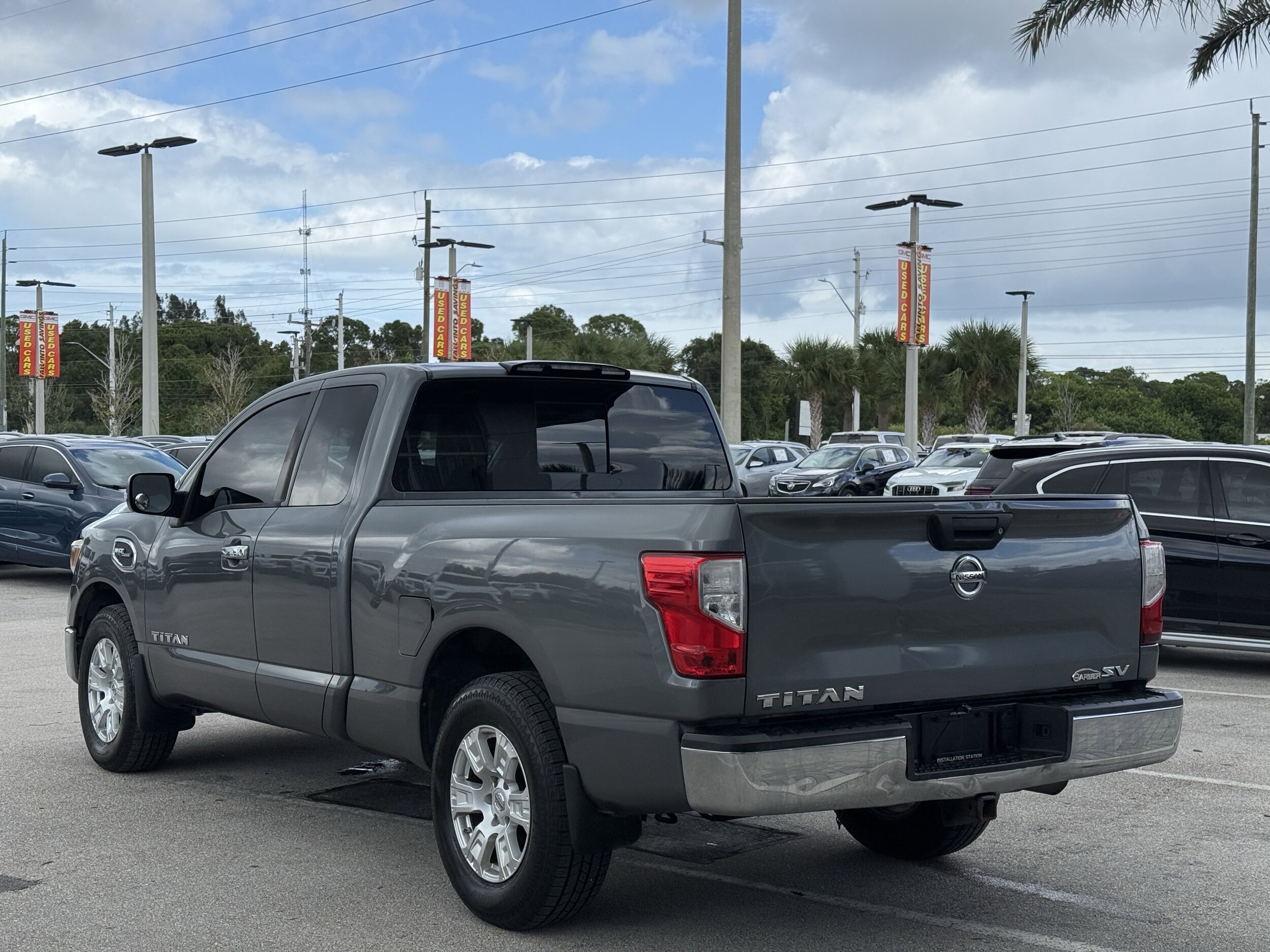 2017 Nissan Titan SV photo 2