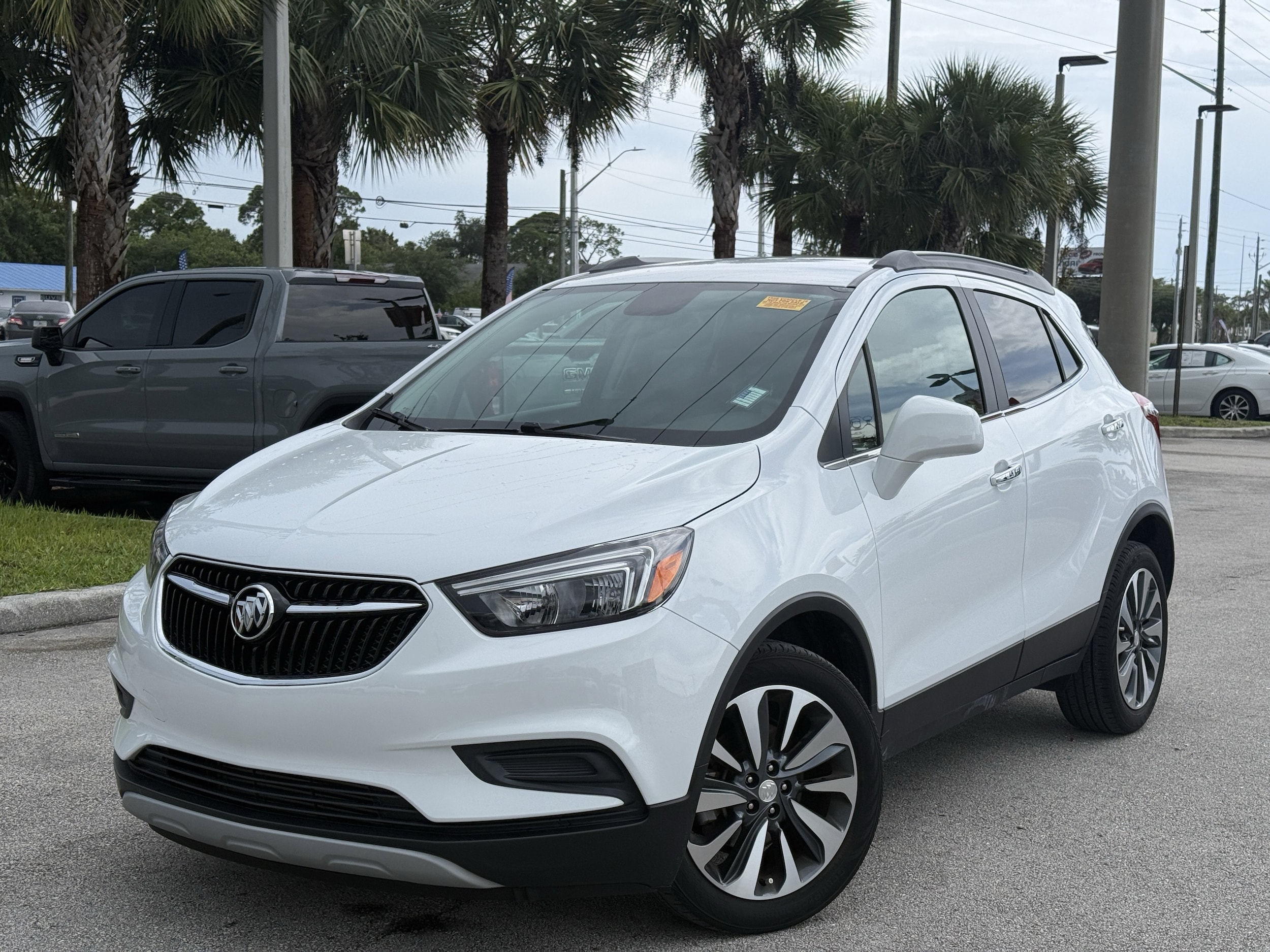 2022 Buick Encore Preferred's photo