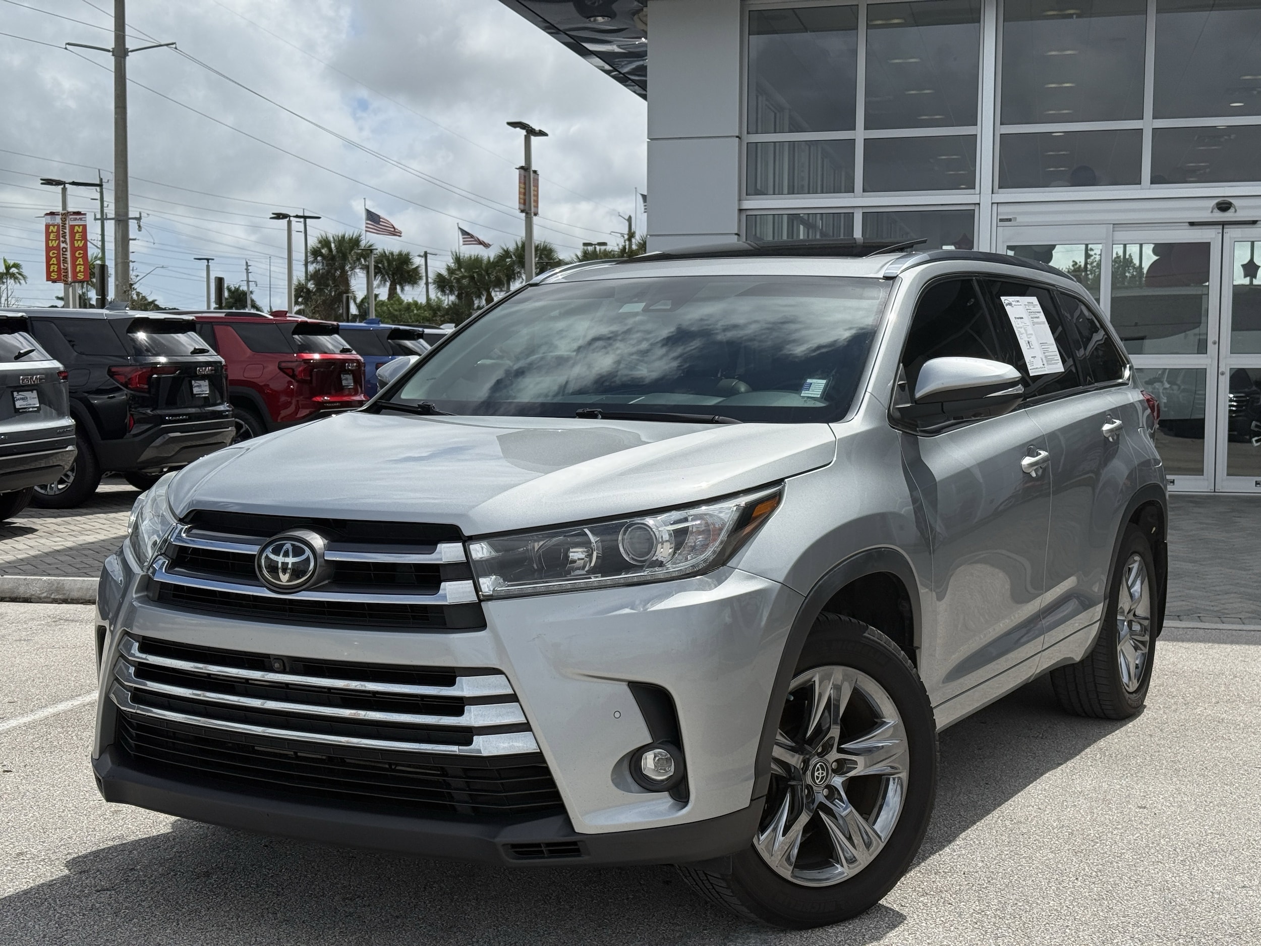 2019 Toyota Highlander Limited Platinum's photo