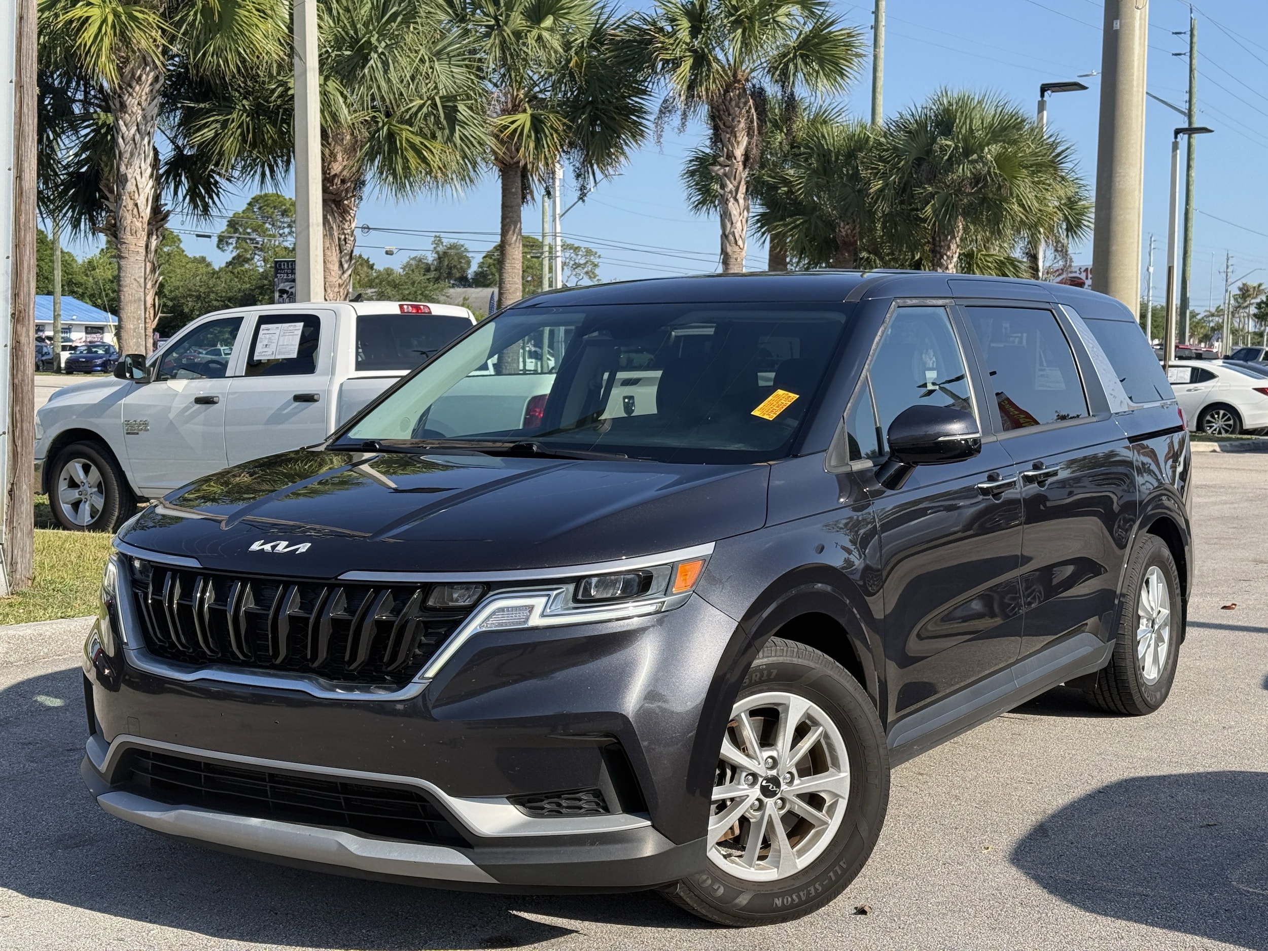 2022 Kia Sedona LX Seat Pkg's photo
