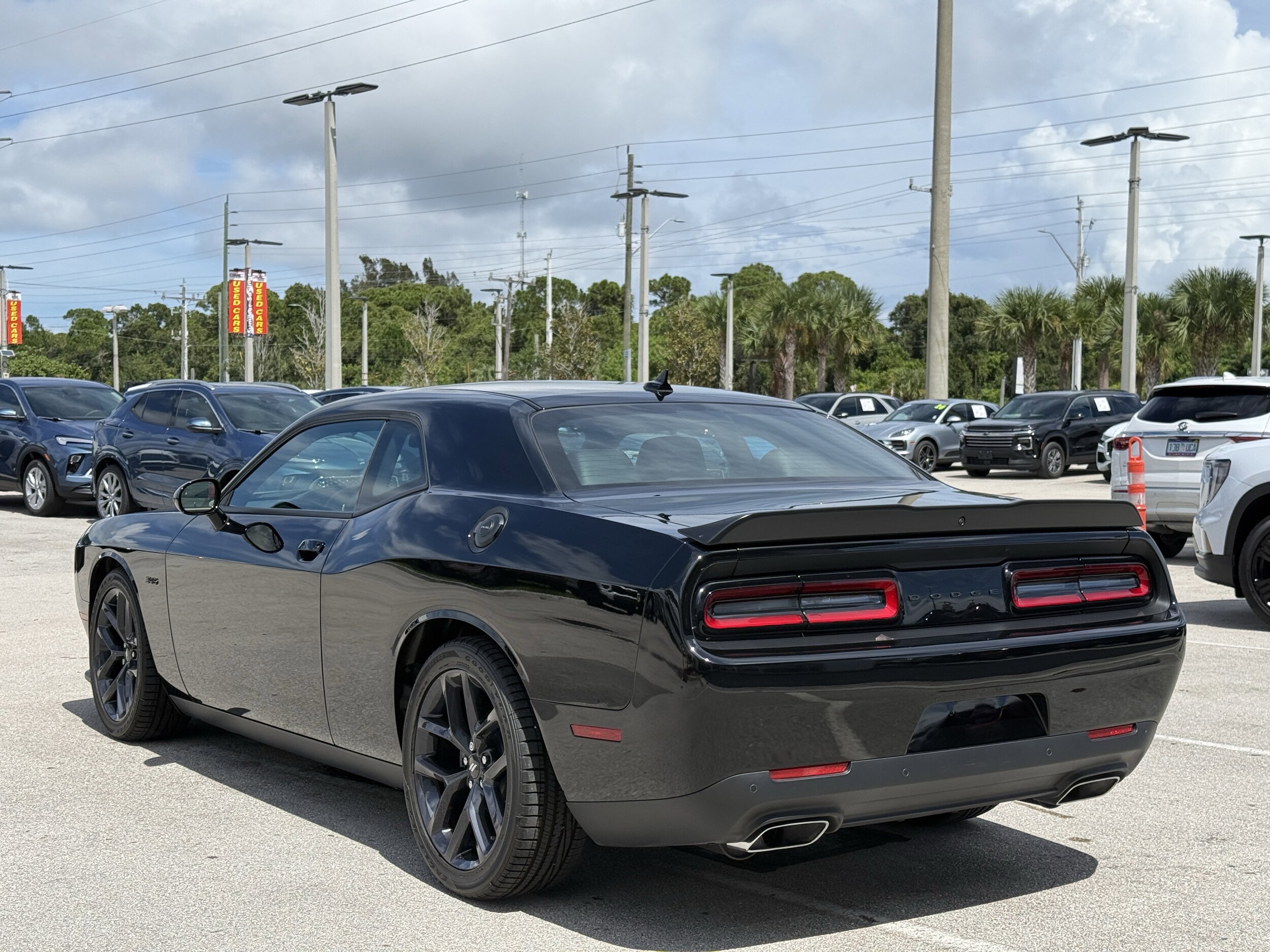 2023 Dodge Challenger R/T Plus photo 2