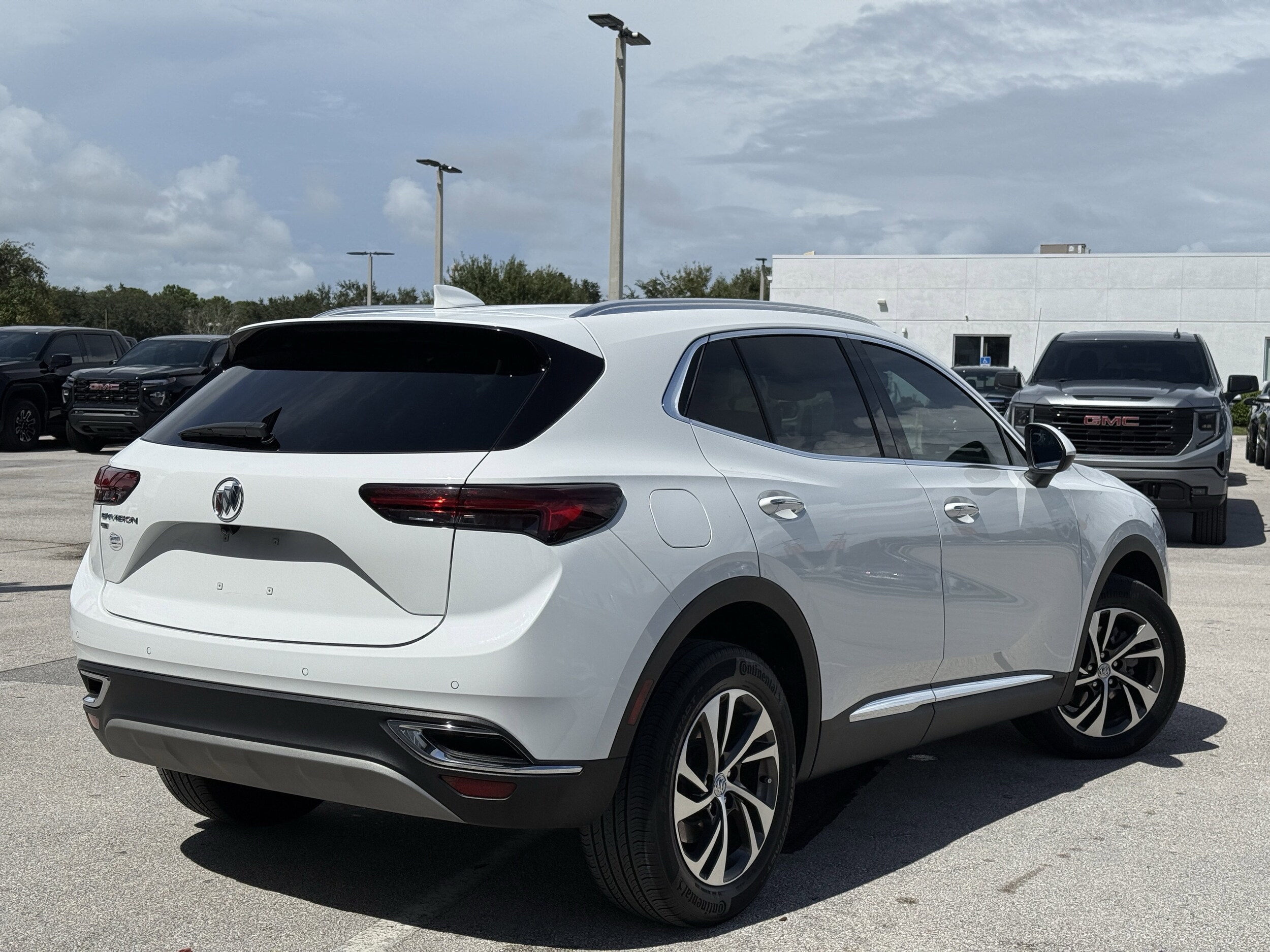 2023 Buick Envision Essence photo 3