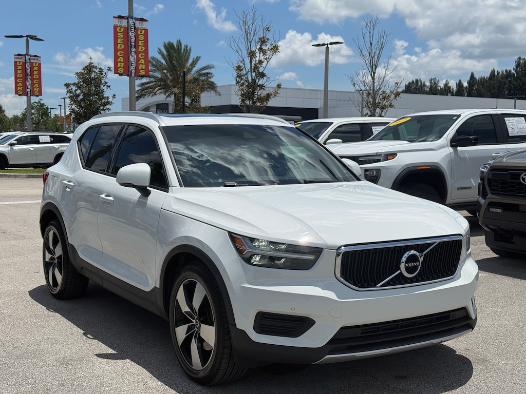 Used 2020 Volvo XC40 T5 Momentum SUV