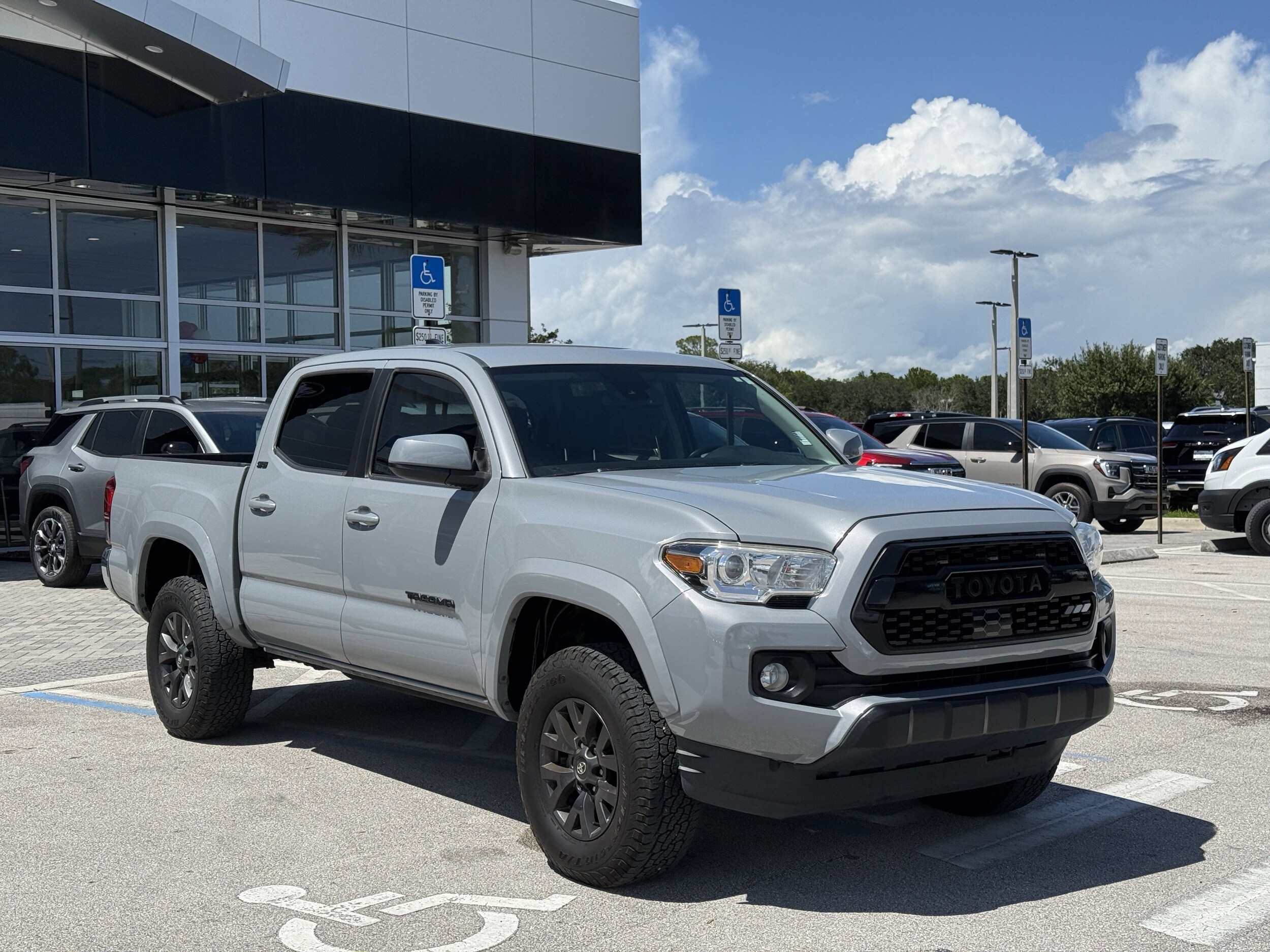 2020 Toyota Tacoma SR5 V6 photo 2