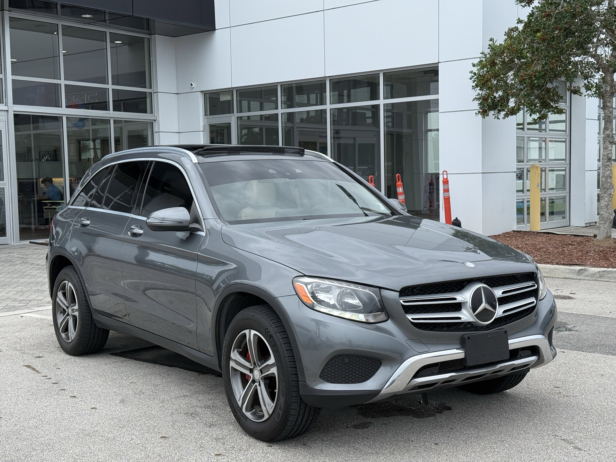 2016 Mercedes Benz GLC 300 4MATIC photo 2