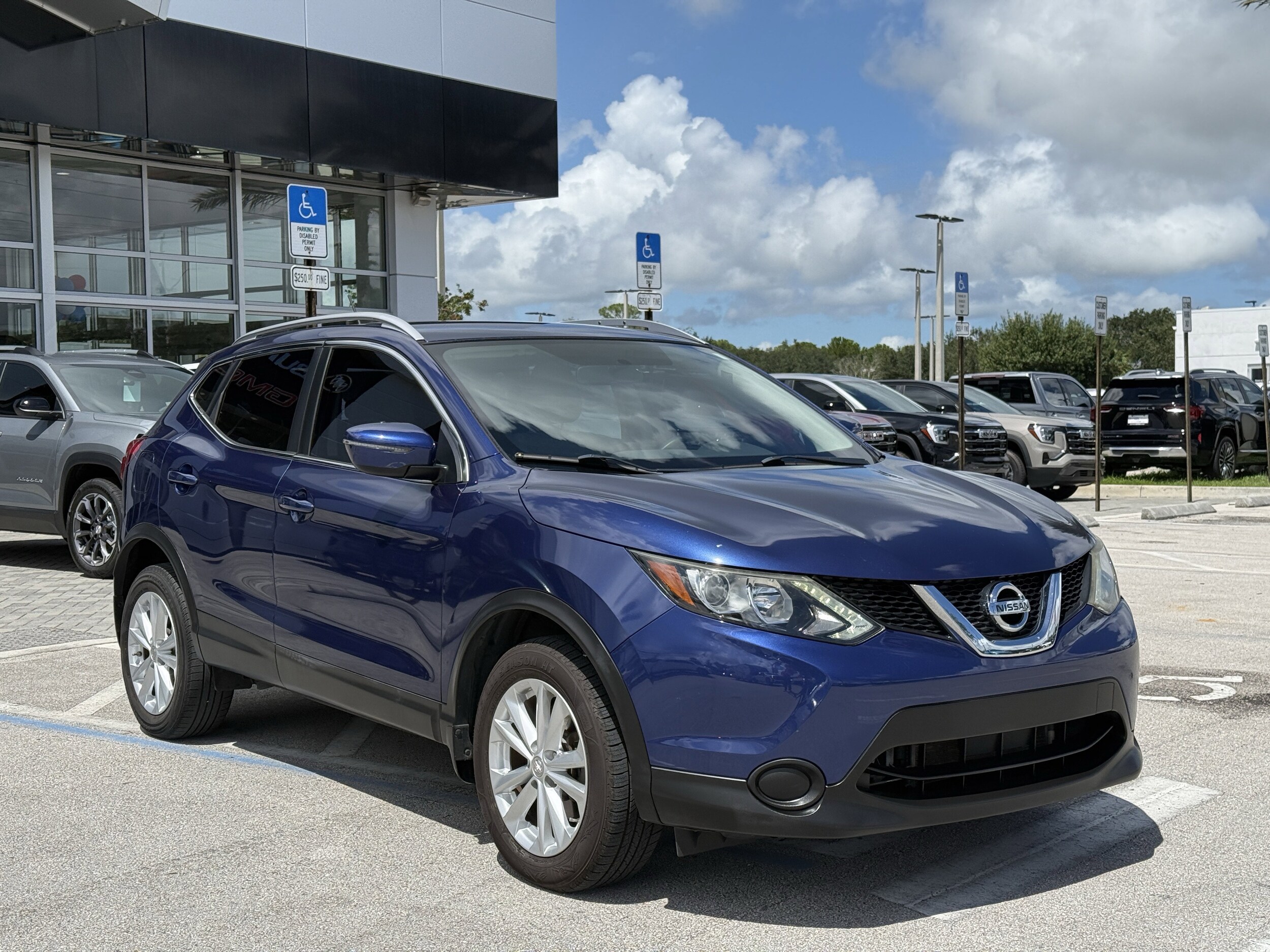 2018 Nissan Rogue Sport SV photo 4
